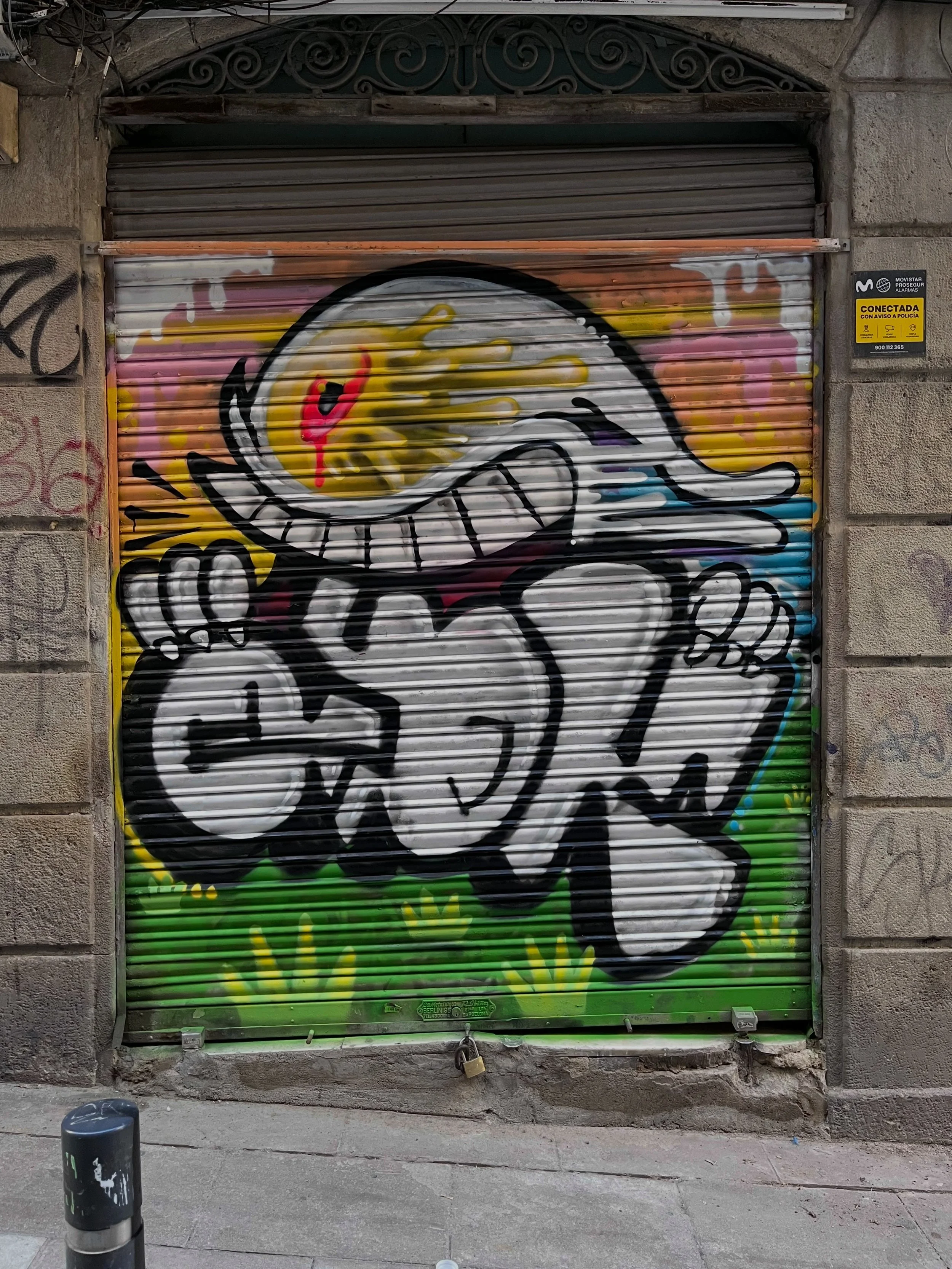 @konair #graffiti #barcelonastreetart #barcelonastreetstyletour #streetarttourbarcelona #barcelonastreetarttour