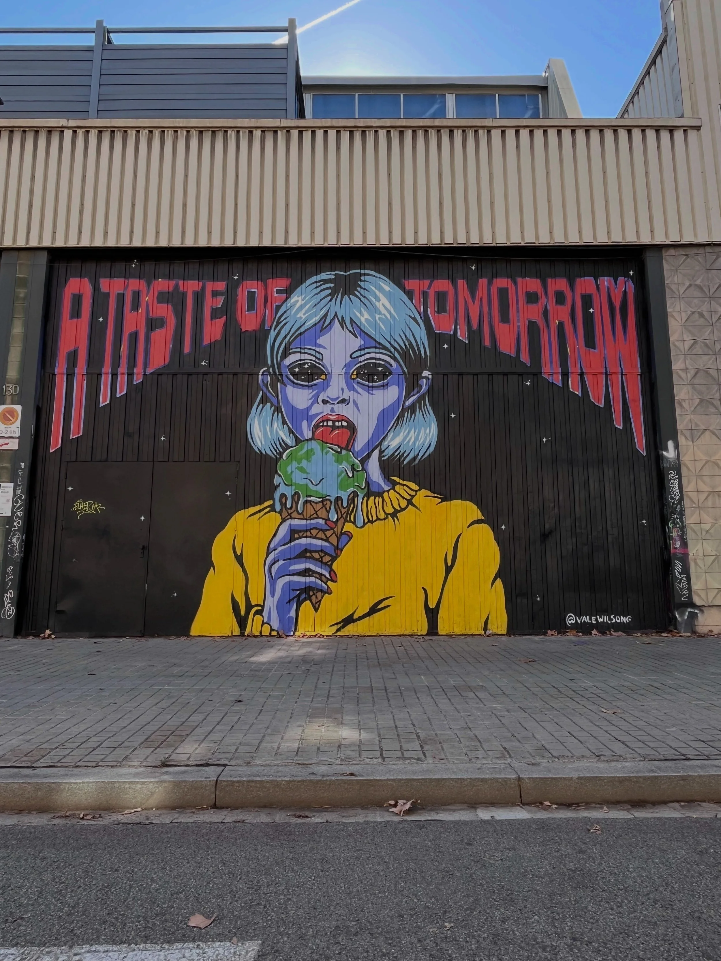 @valewilsong #streetart #barcelonastreetart #barcelonastreetstyletour #streetarttourbarcelona #barcelonastreetarttour