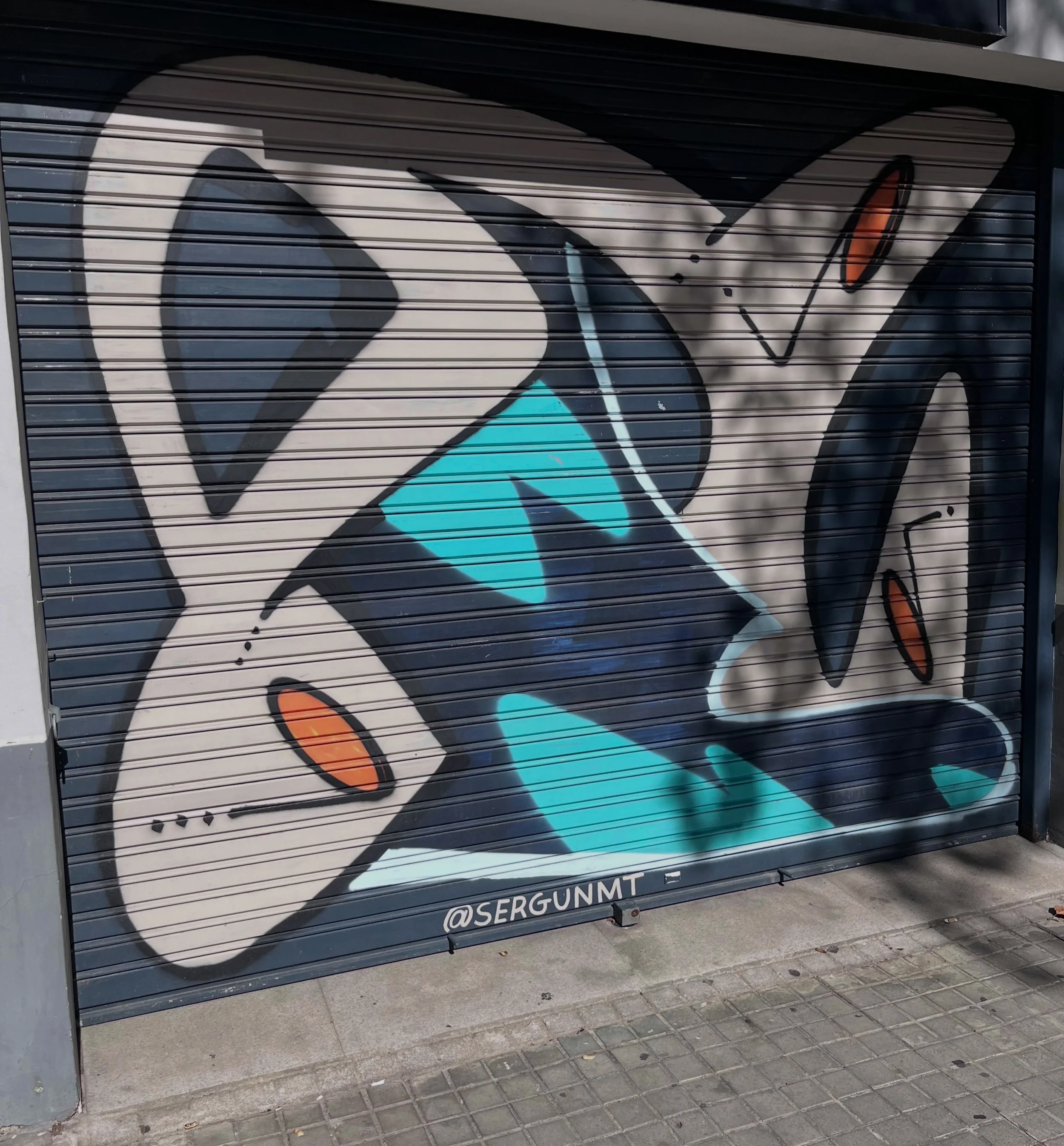 @sergunmt #streetart #barcelonastreetart #barcelonastreetstyletour #streetarttourbarcelona #barcelonastreetarttour