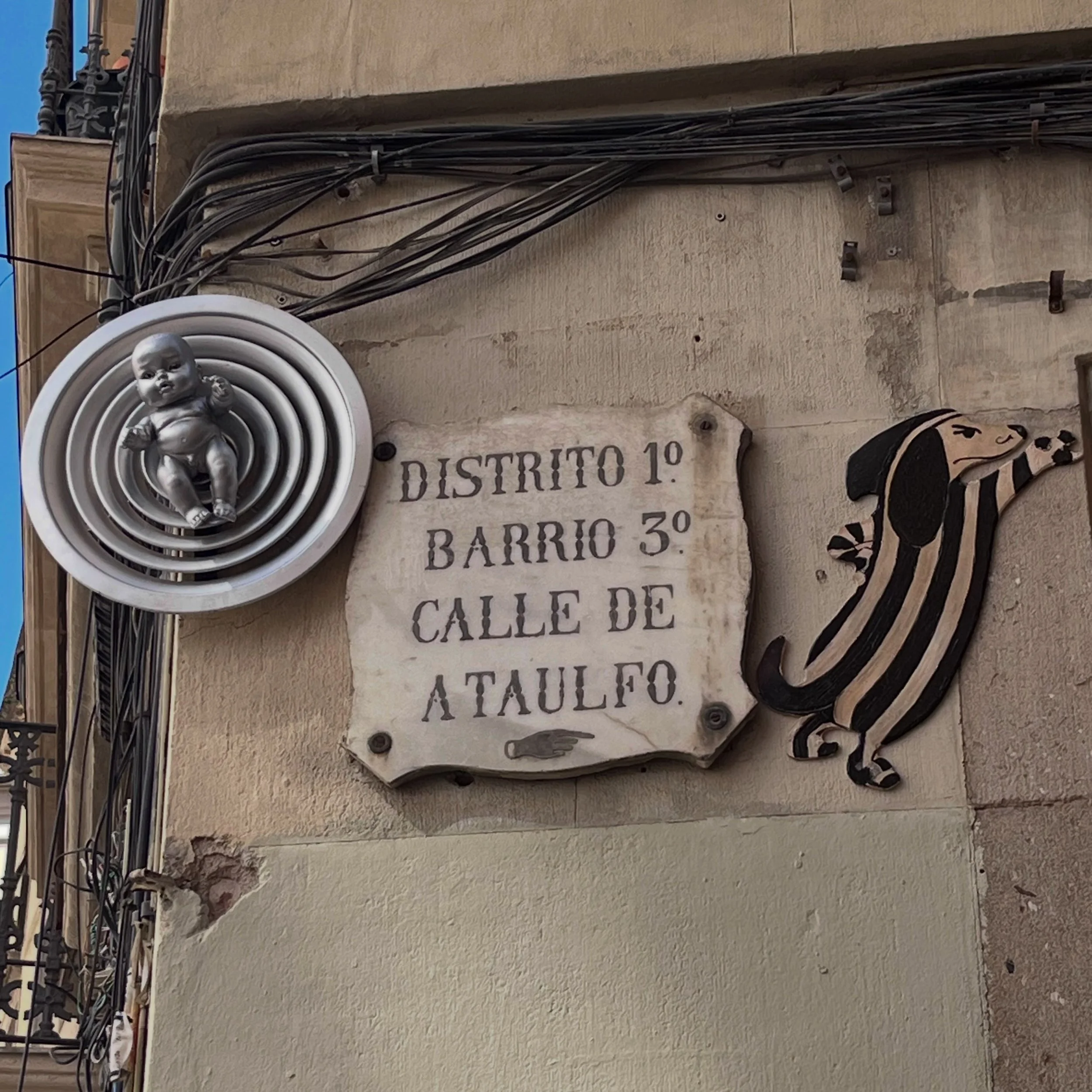 #streetart #barcelonastreetart #barcelonastreetstyletour #streetarttourbarcelona #barcelonastreetarttour