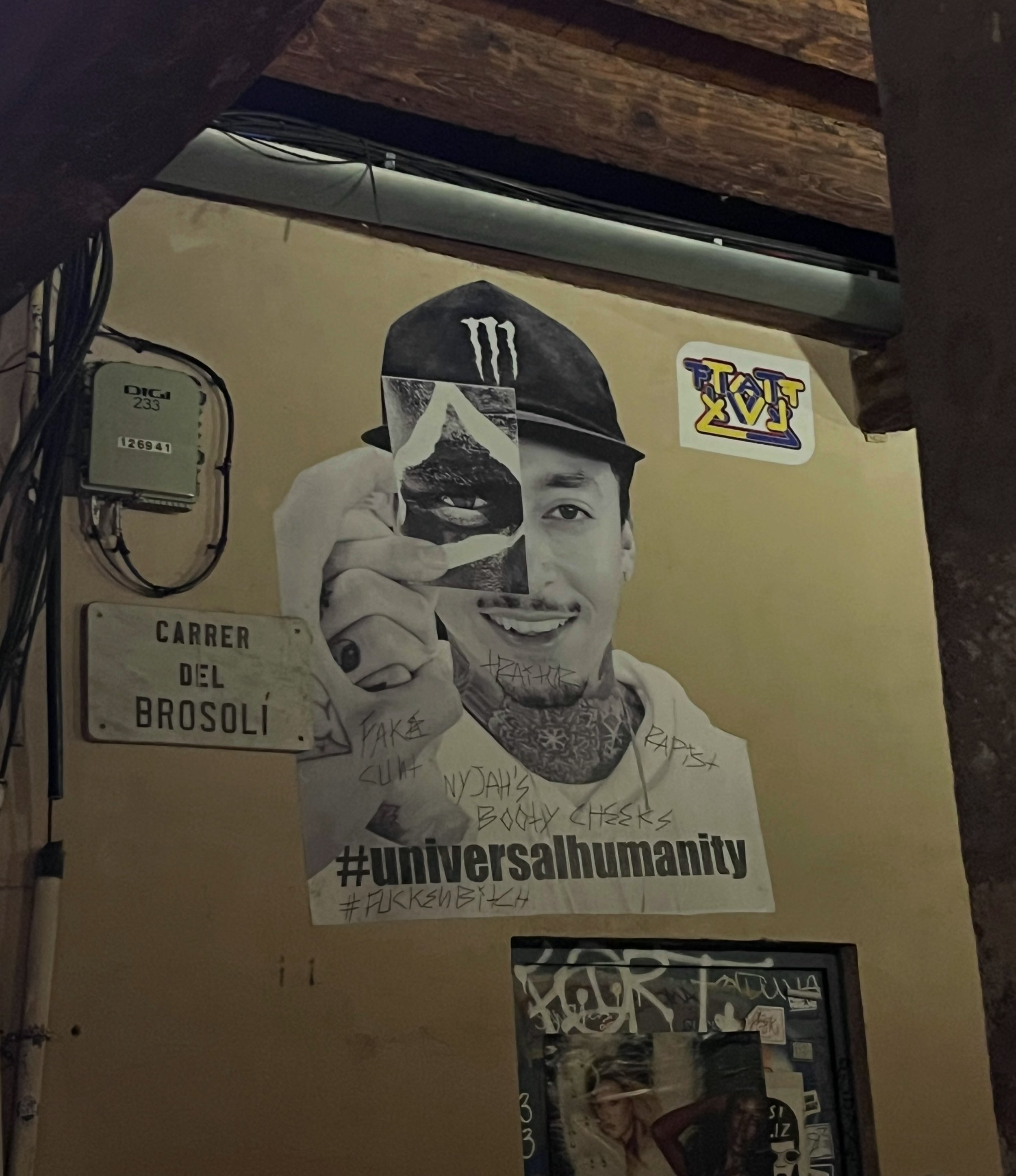 @universalhumanity #streetart #barcelonastreetart #barcelonastreetstyletour #streetarttourbarcelona #barcelonastreetarttour