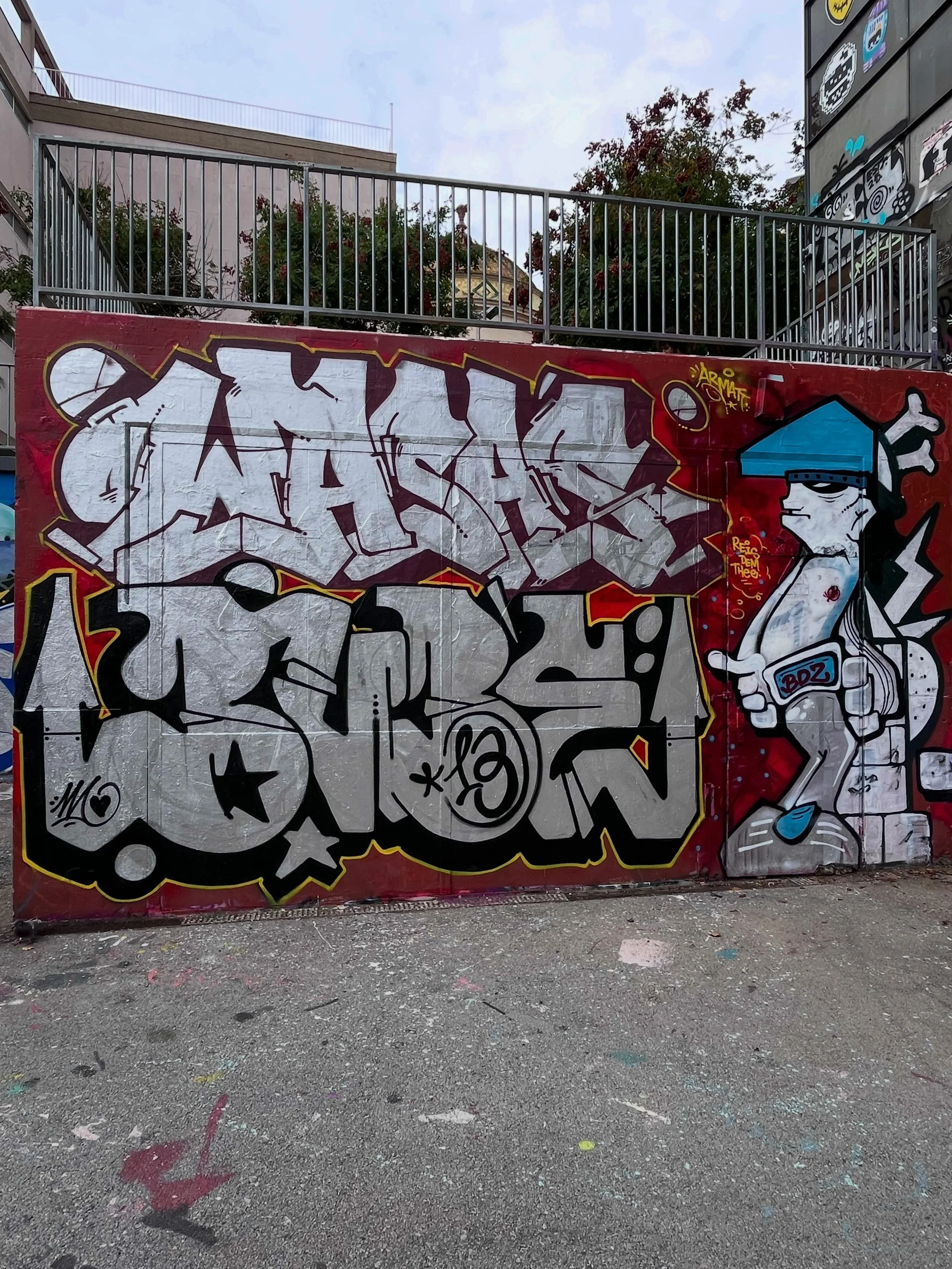 #graffiti #barcelonastreetart #barcelonastreetstyletour #streetarttourbarcelona #barcelonastreetarttour