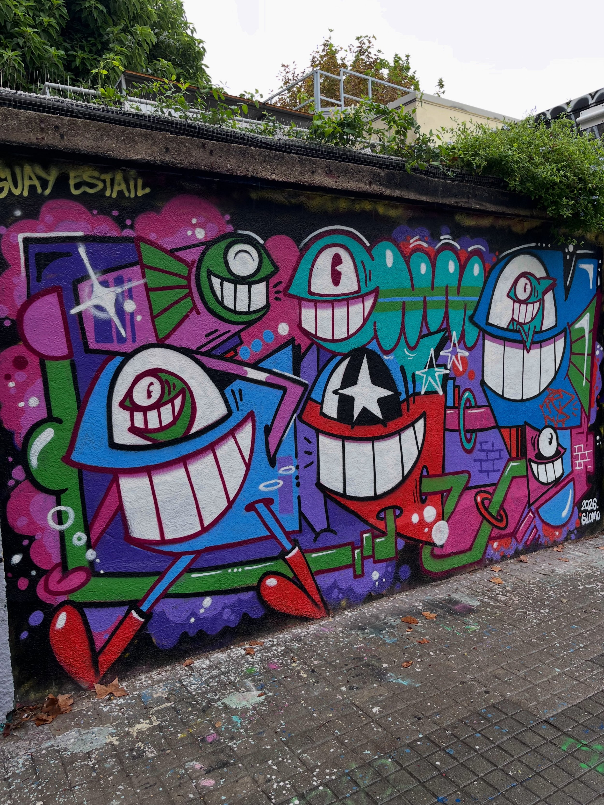 @pezbarcelona #streetart #barcelonastreetart #barcelonastreetstyletour #streetarttourbarcelona #barcelonastreetarttour