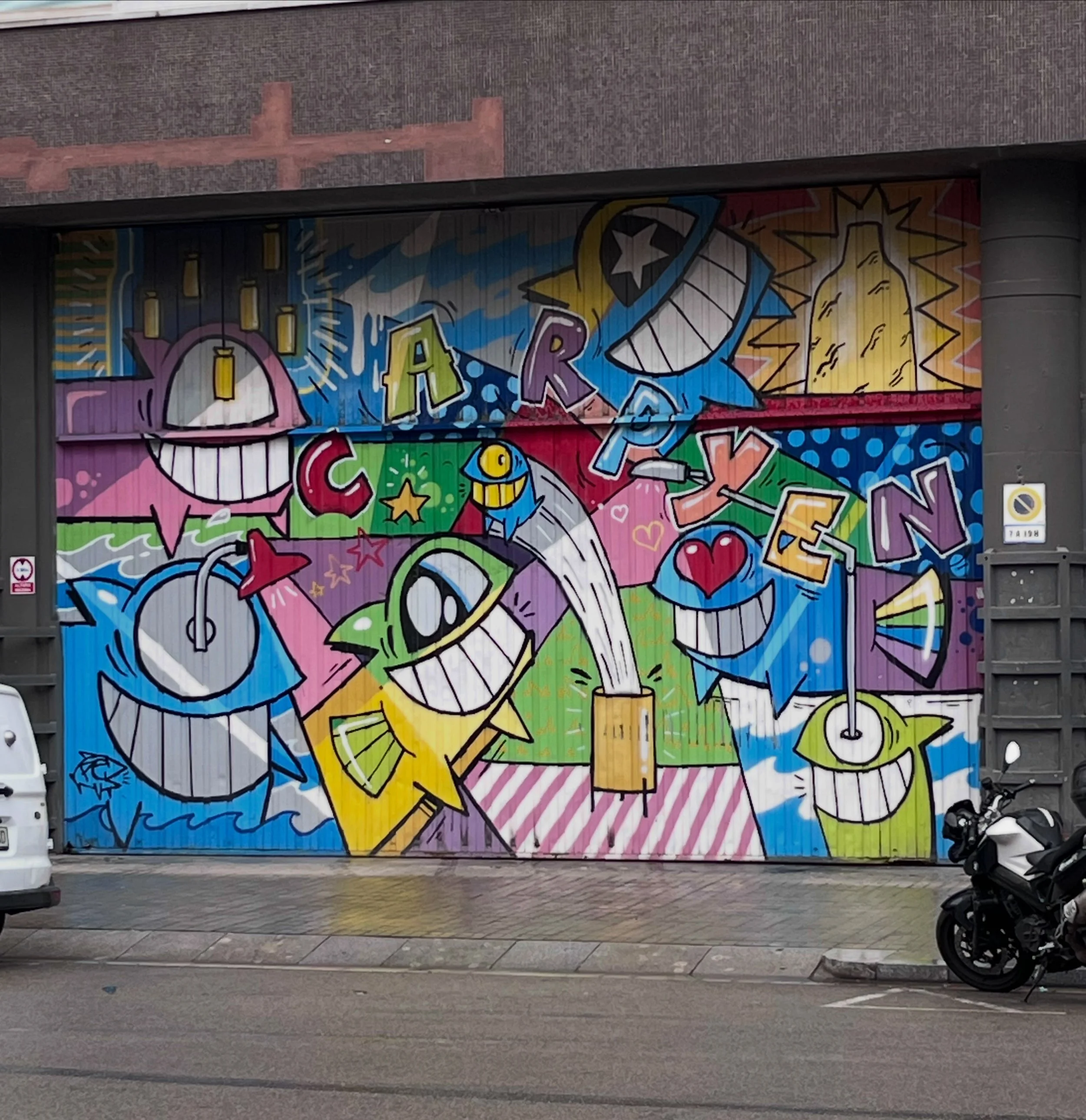 @pezbarcelona #streetart #barcelonastreetart #barcelonastreetstyletour #streetarttourbarcelona #barcelonastreetarttour