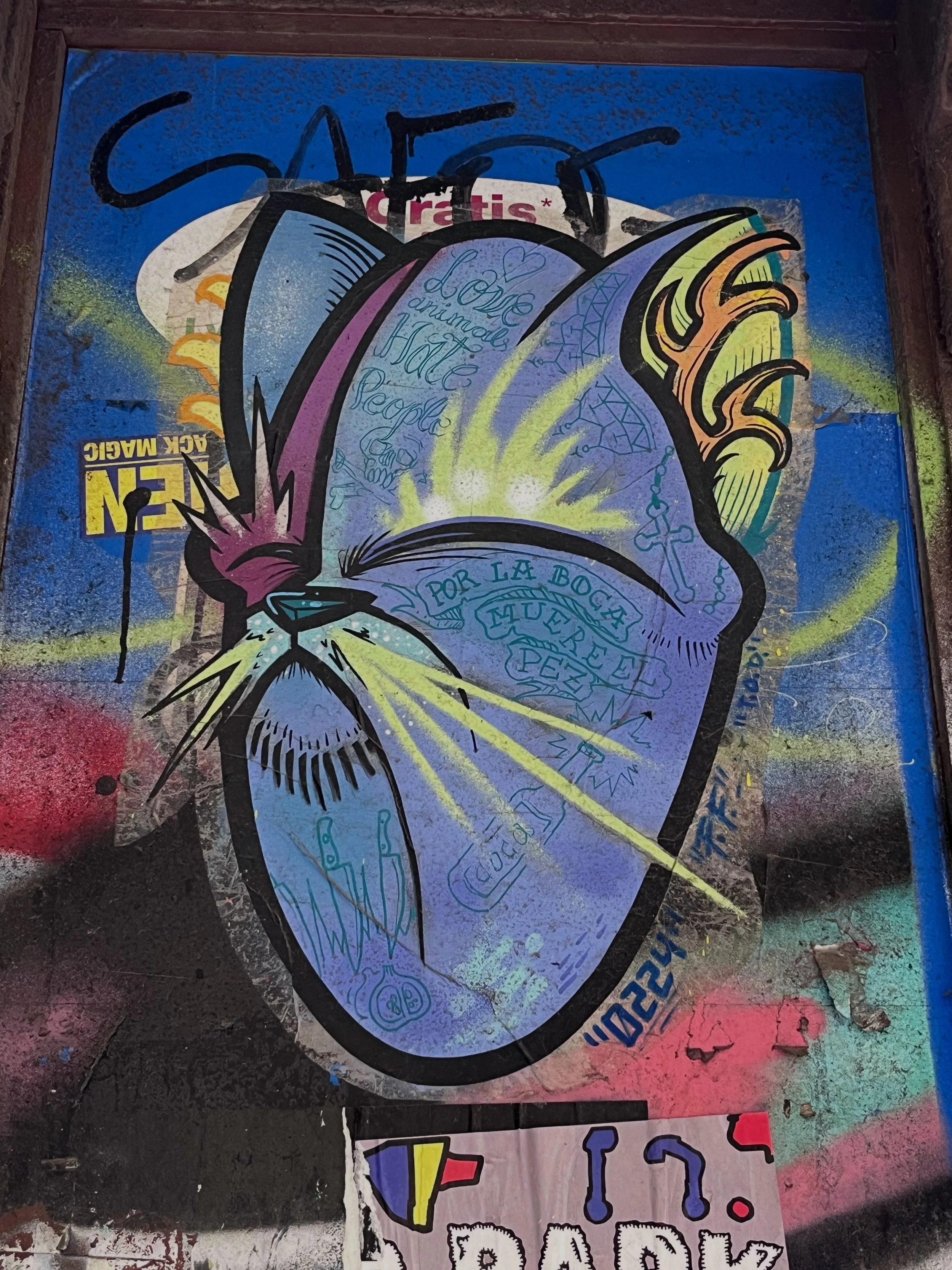 @eleduworks #streetart #barcelonastreetart #barcelonastreetstyletour #streetarttourbarcelona #barcelonastreetarttour