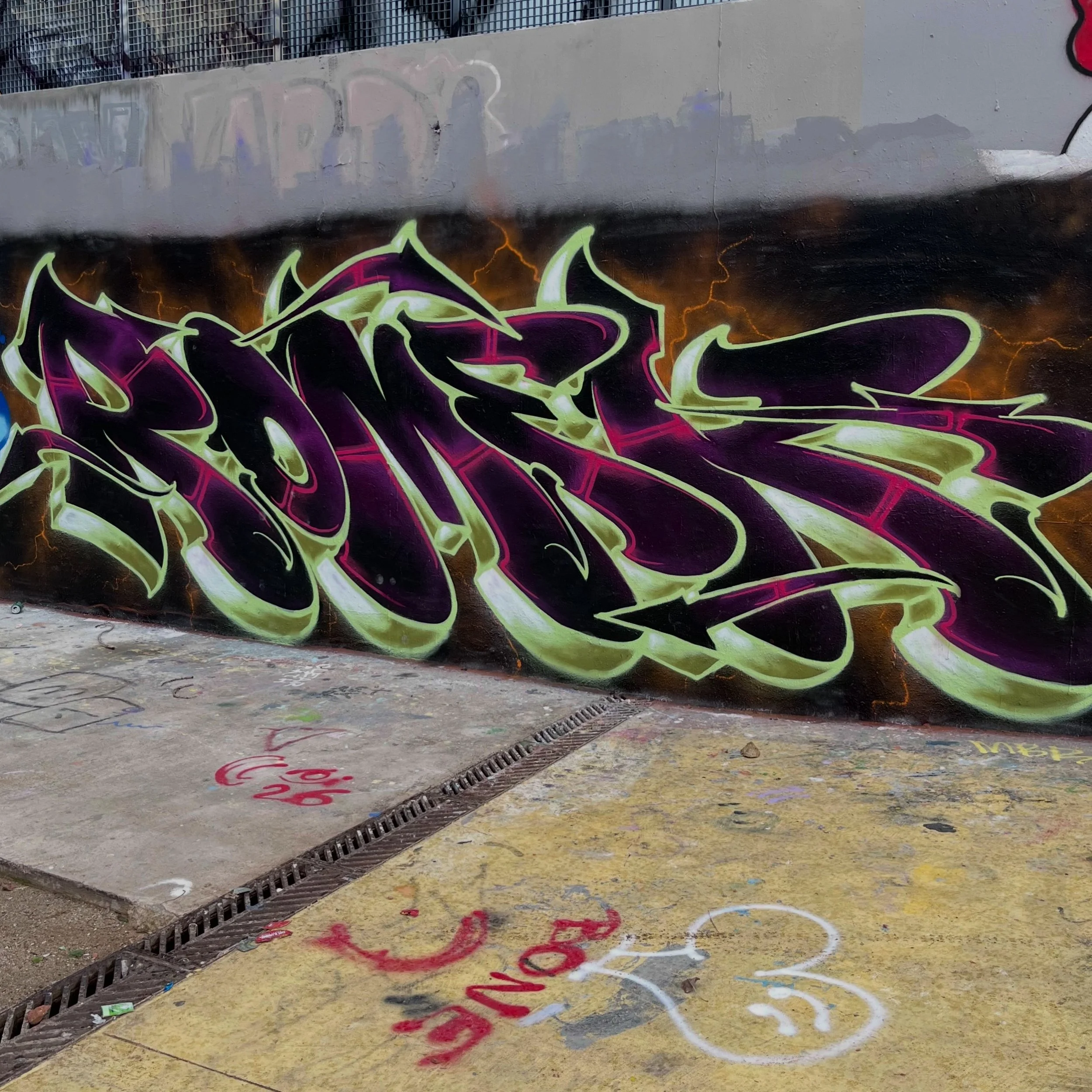 #graffiti #barcelonastreetart #barcelonastreetstyletour #streetarttourbarcelona #barcelonastreetarttour