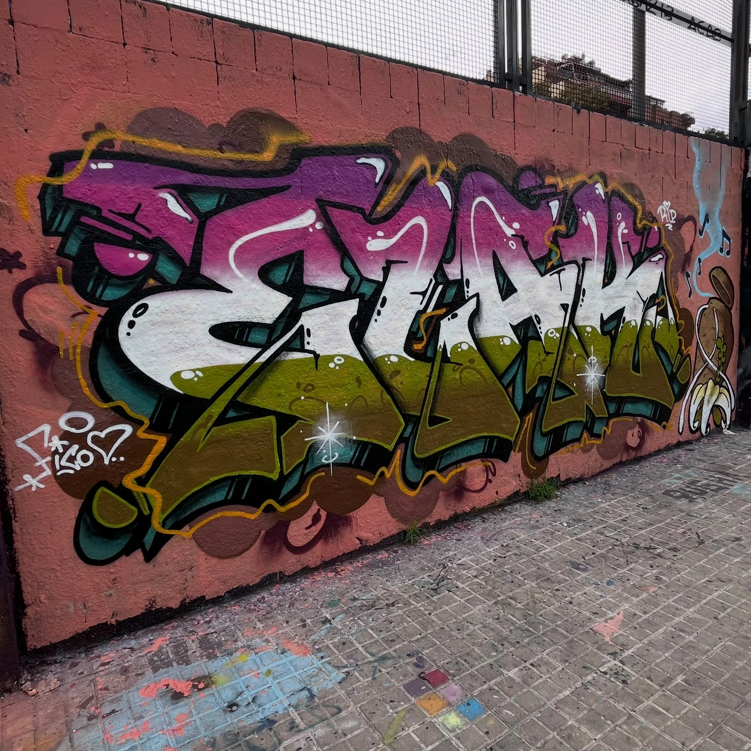 #graffiti #barcelonastreetart #barcelonastreetstyletour #streetarttourbarcelona #barcelonastreetarttour