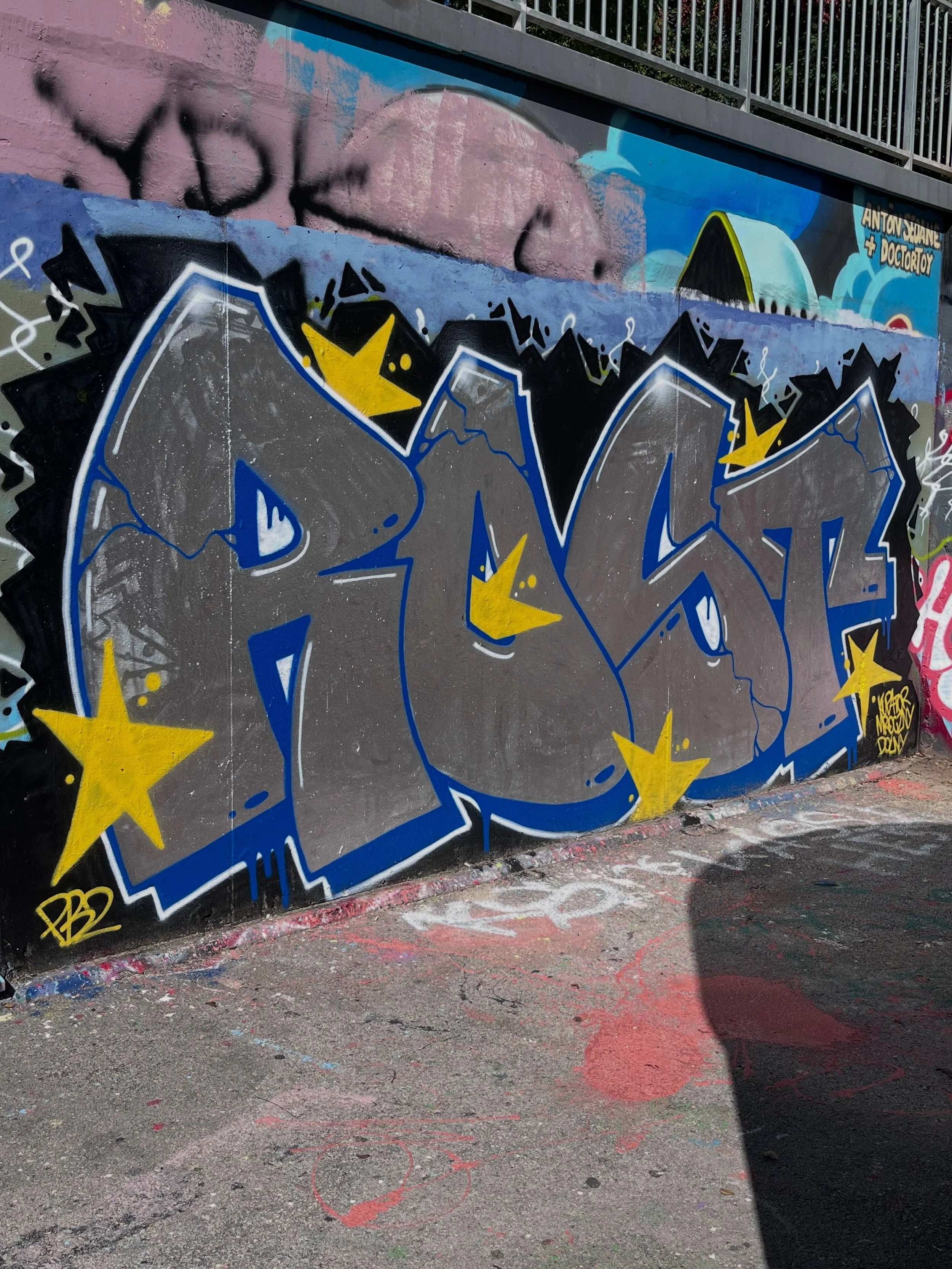 #graffiti #barcelonastreetart #barcelonastreetstyletour #streetarttourbarcelona #barcelonastreetarttour