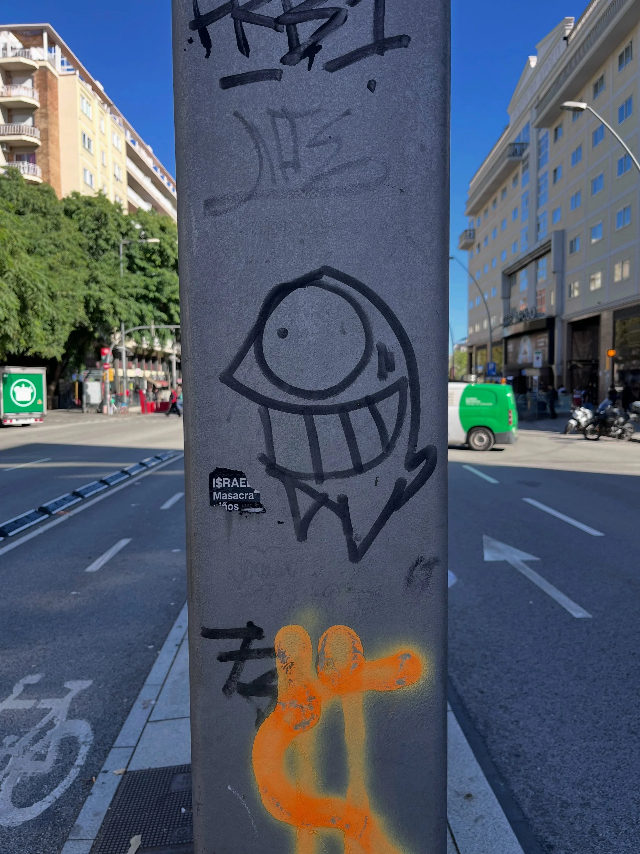 @pezbarcelona #graffiti #barcelonastreetart #barcelonastreetstyletour #streetarttourbarcelona #barcelonastreetarttour