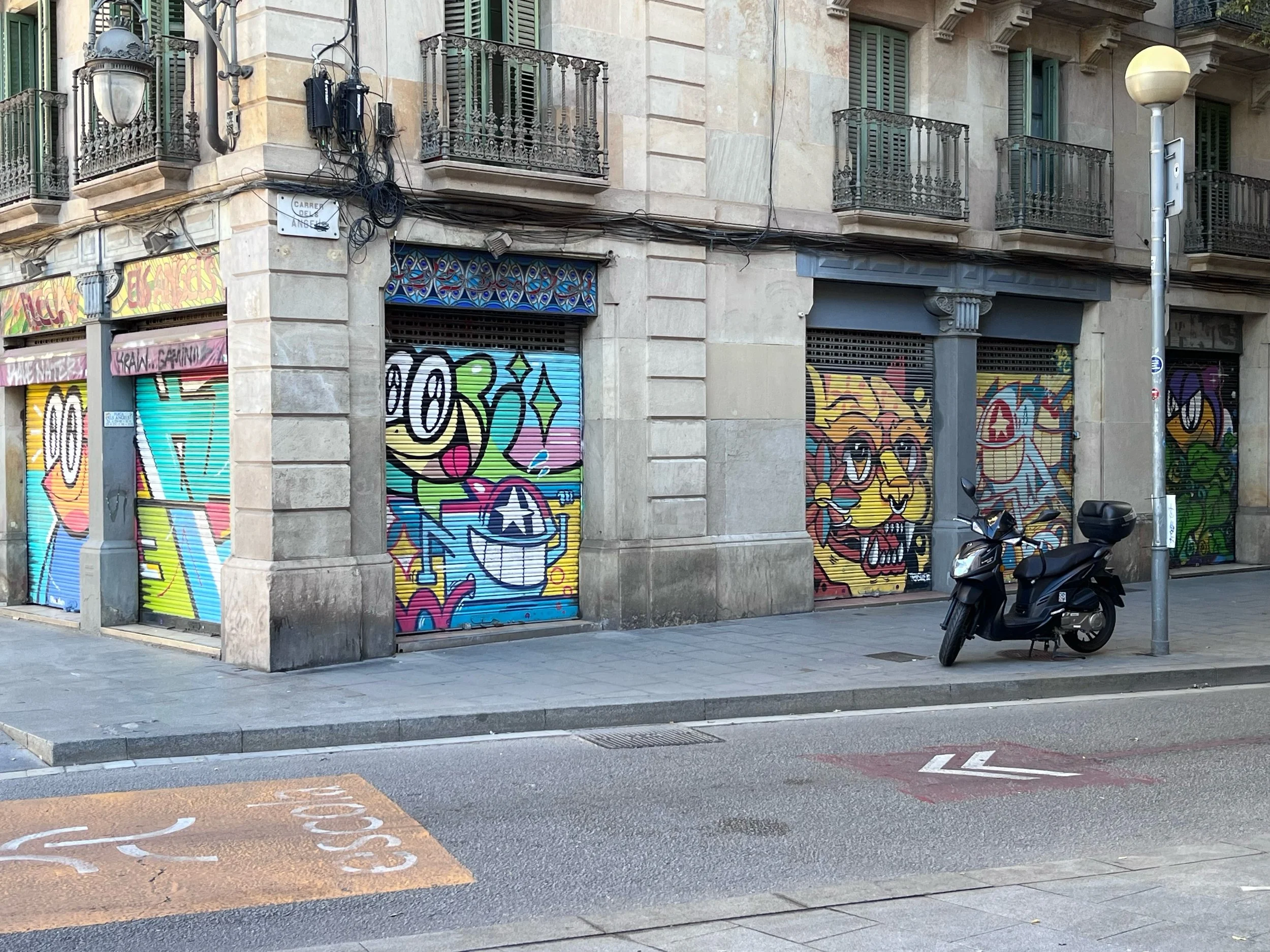 @birdiebcn @pezbarcelona @kenor1 #streetart #barcelonastreetart #barcelonastreetstyletour #streetarttourbarcelona #barcelonastreetarttour