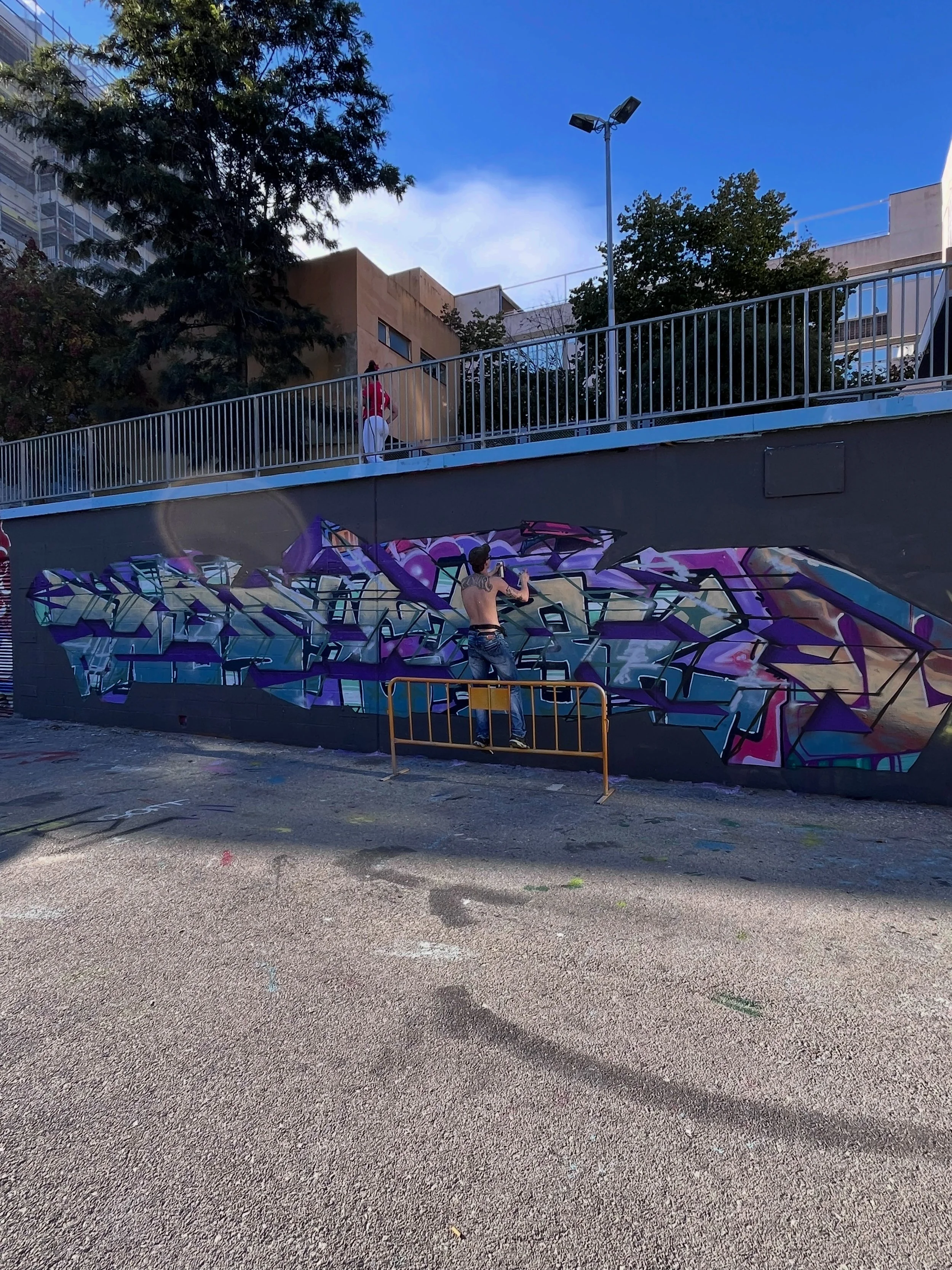 #graffiti #barcelonastreetart #barcelonastreetstyletour #streetarttourbarcelona #barcelonastreetarttour