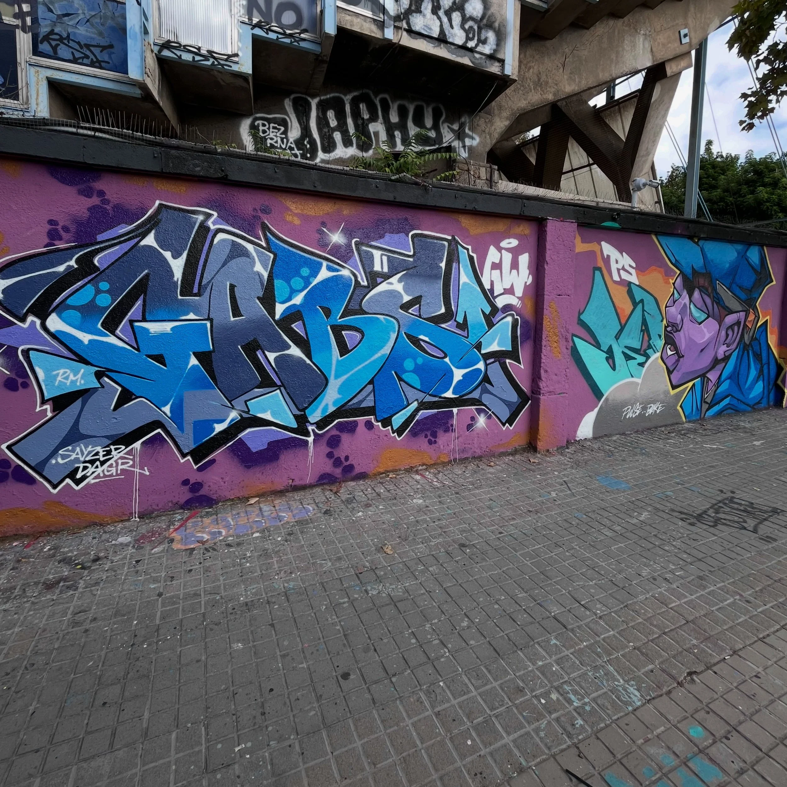 @gabswasnthere @jebaldn #graffiti #barcelonastreetart #barcelonastreetstyletour #streetarttourbarcelona #barcelonastreetarttour