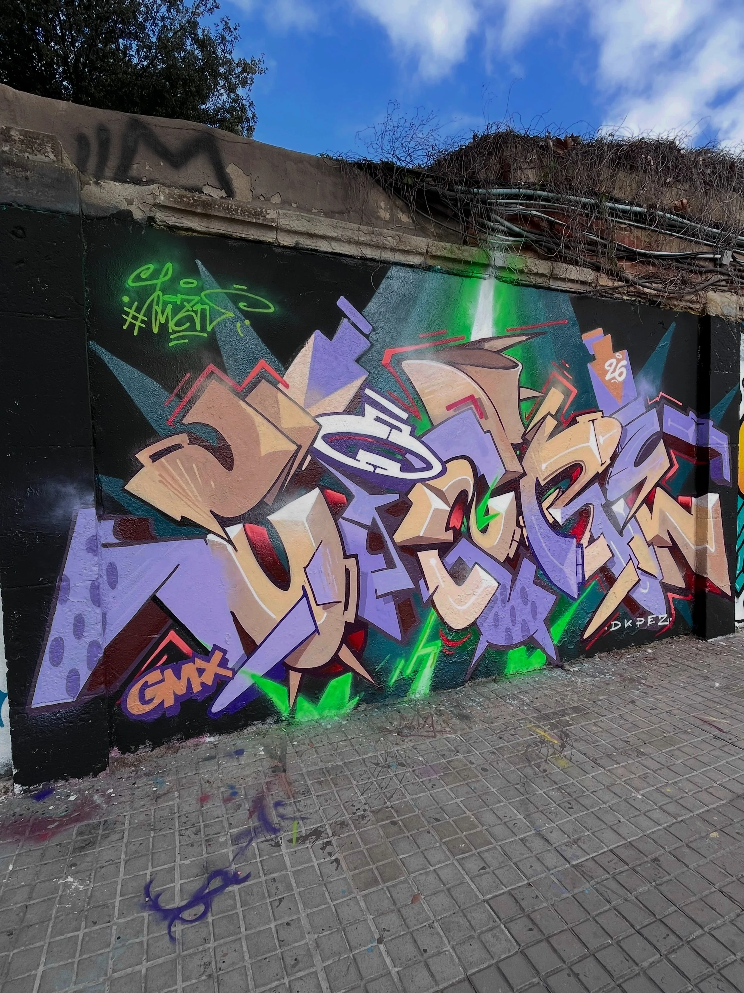 #graffiti #barcelonastreetart #barcelonastreetstyletour #streetarttourbarcelona #barcelonastreetarttour