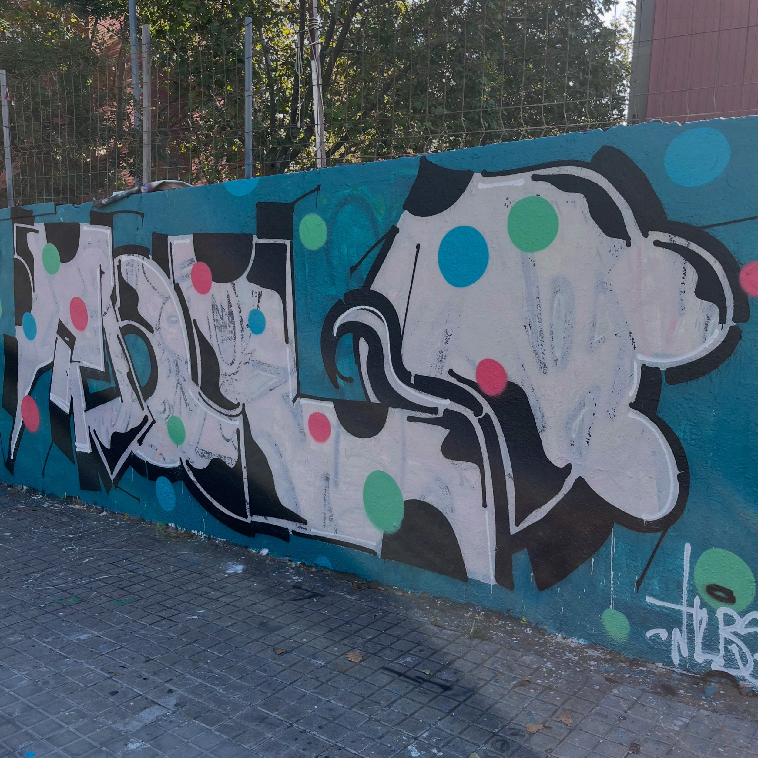 #streetart #barcelonastreetart #barcelonastreetstyletour #streetarttourbarcelona #barcelonastreetarttour