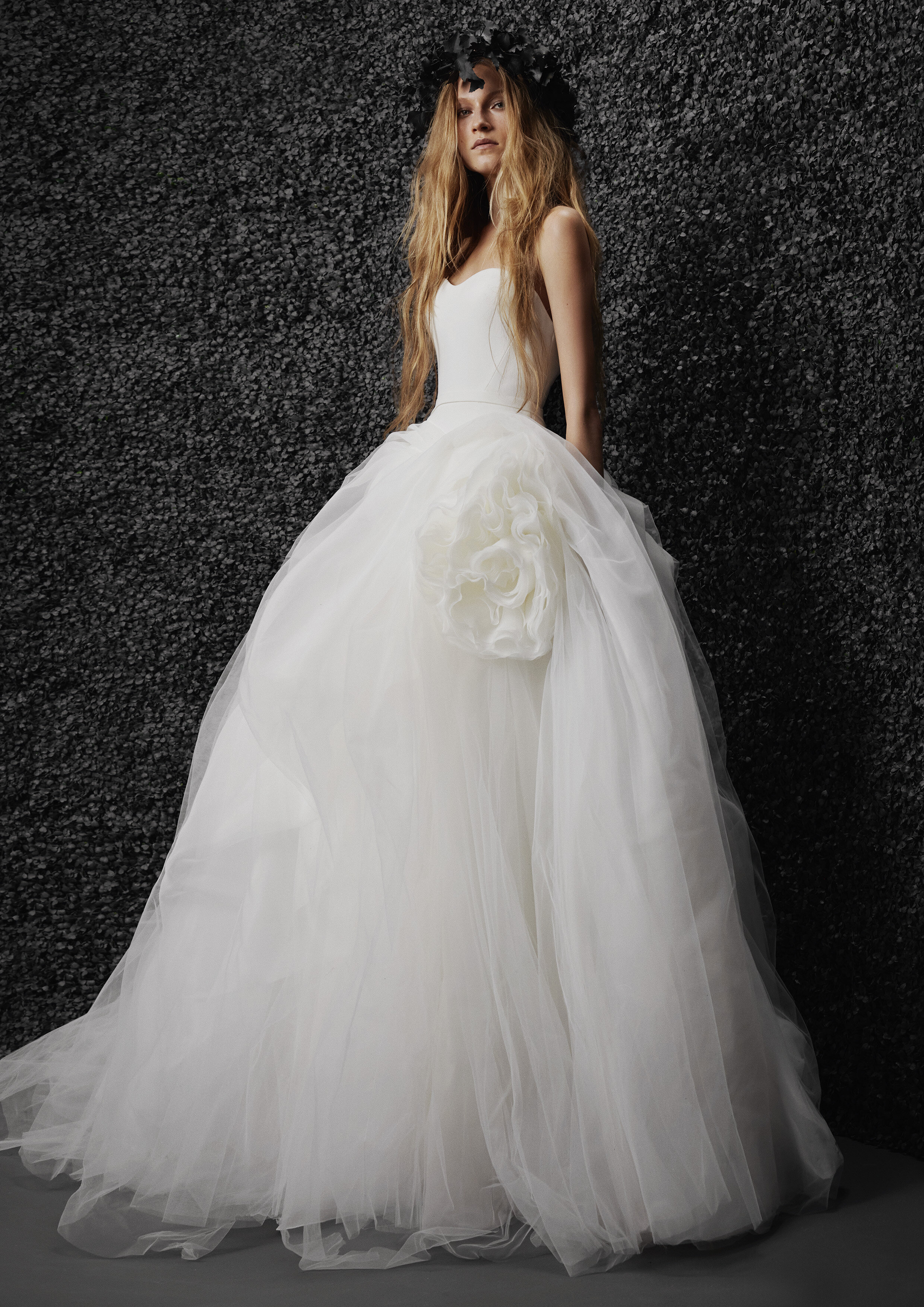 See Every Look From Vera Wang Bride 2022 - Vera Wang's New Collection with  Pronovias