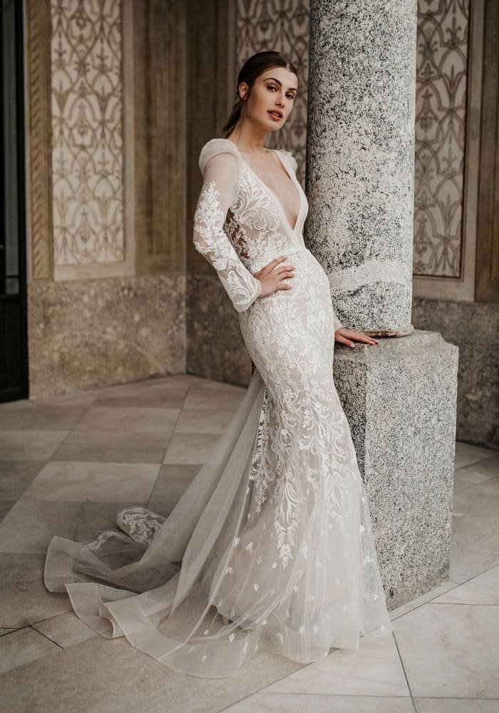 berta-privee-2022-bridal-22-p04-embroidered-long-sleeves-v-neck-mermaid-wedding-dress_01.jpeg