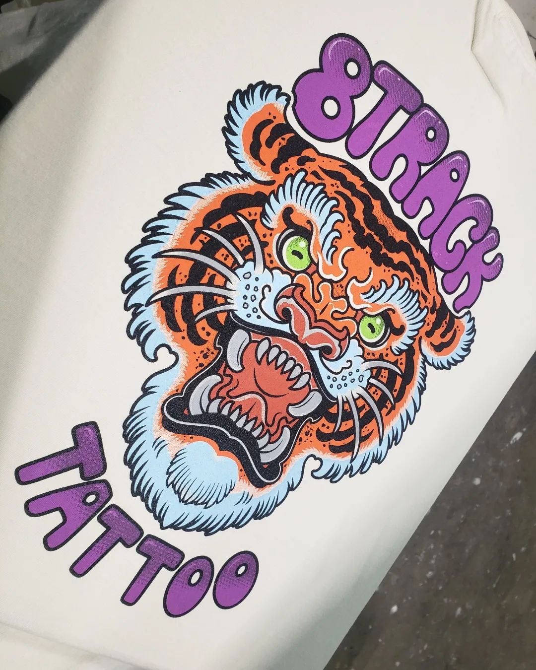 Now THATS a friggin' nice kitty! Had a blast working on these shirts for @8tracktattoo and can't wait to do more like this! 

#printandplaten #8tracktattoo #screenprinting #screenprinters #tattoo #traditionaltattoo #tattooart #yeg #yegart #yegartist 