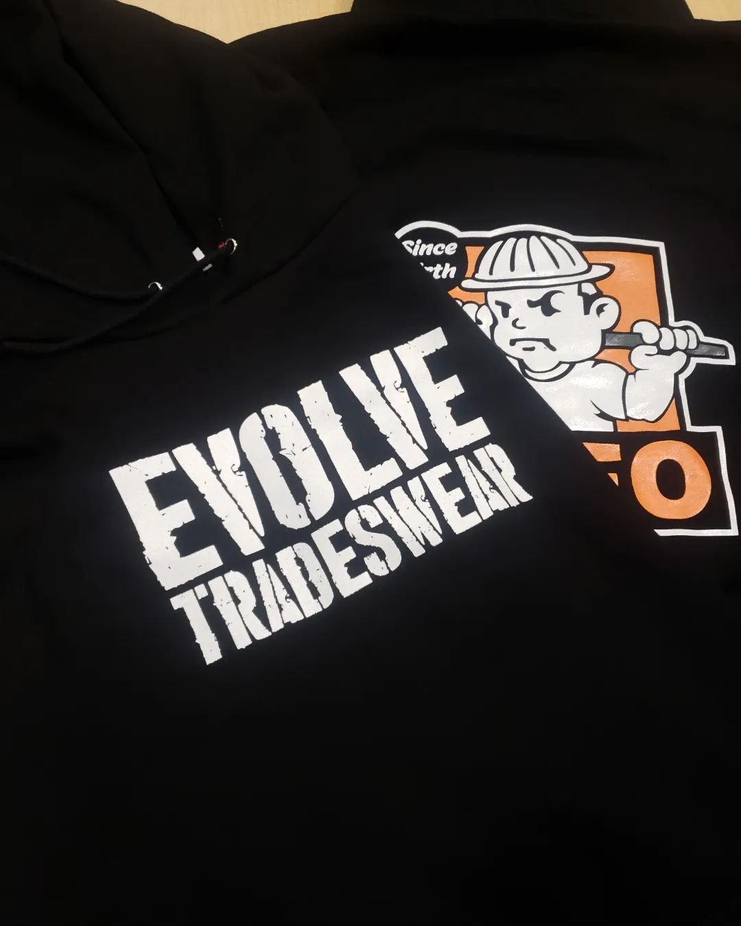Working on some hoodies for Evolve Tradeswear today! 

#printandplaten #alternativetradeswear #edmontonstickers #screenprinters #screenprinting #tradeswear #evolvetradeswear #yeg #yegbusiness #albertabusiness #supportlocal #indigenousbusiness