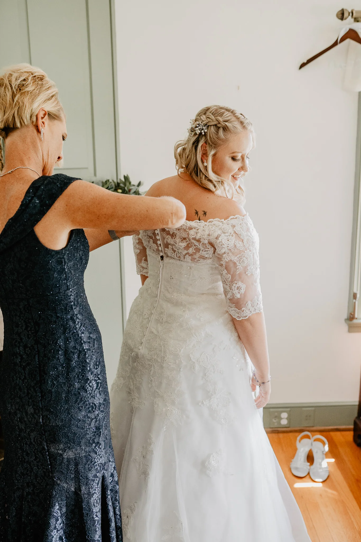 Hannah + Mike | Chianti and Navy Columbus Wedding at Little Brooke Meadow | Catherine Milliron Photography | Ohio Wedding + Engagement Photographer