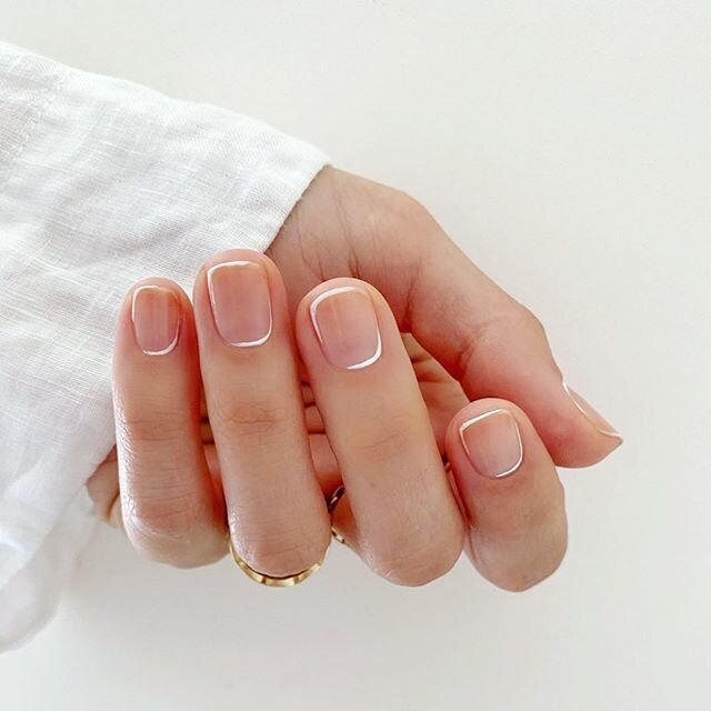 Happy Friday ✨🤍 at-home nail inspo from @betina_goldstein 🤍
.
.
#beauty #beautytips #nails #nailsofinstagram #beautybloggers #beautyroutine #fridayvibes #beautybloggers
