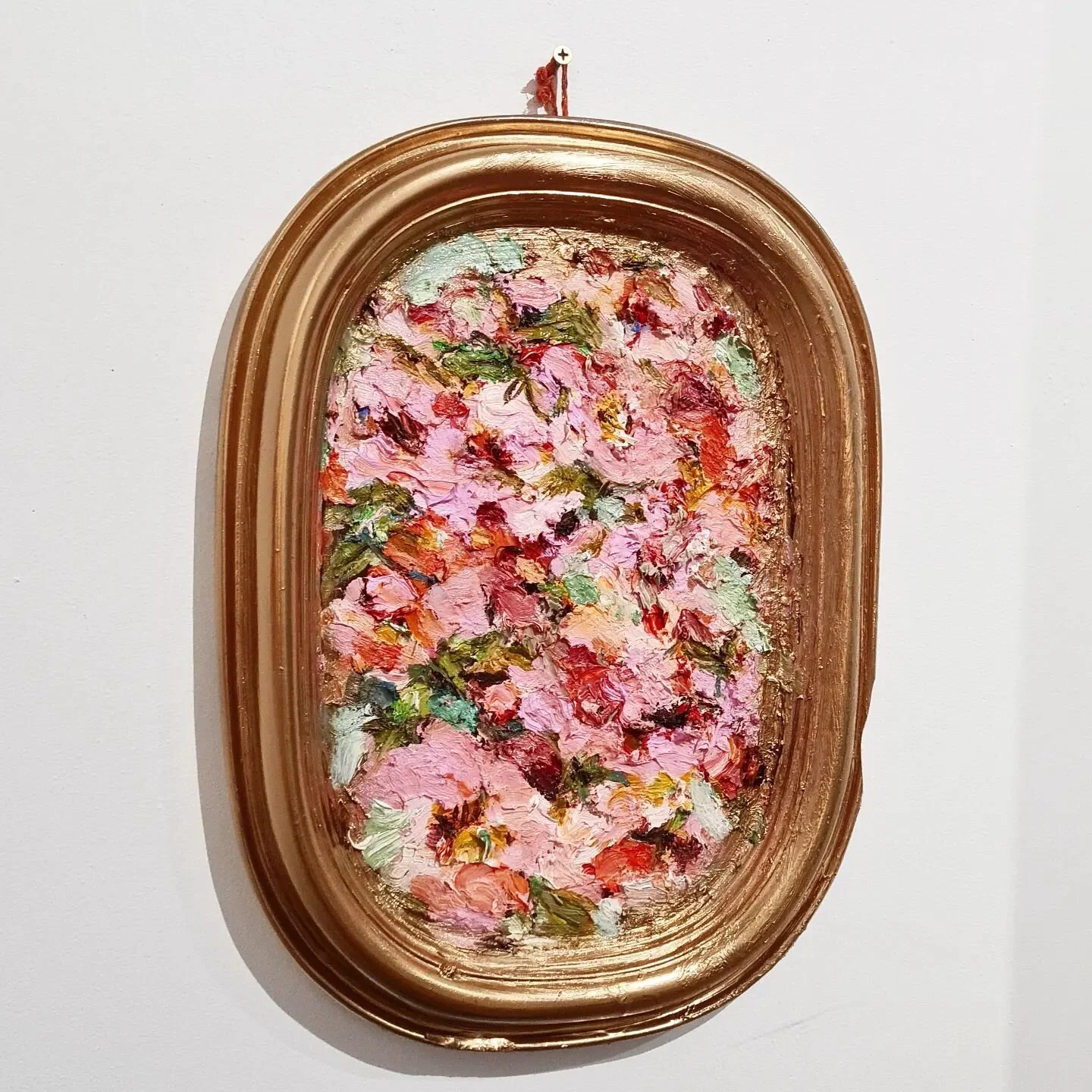 Rose water | Oil painting on porcelain
Love Carmonn 
#roses #rosewater #flowers #painting