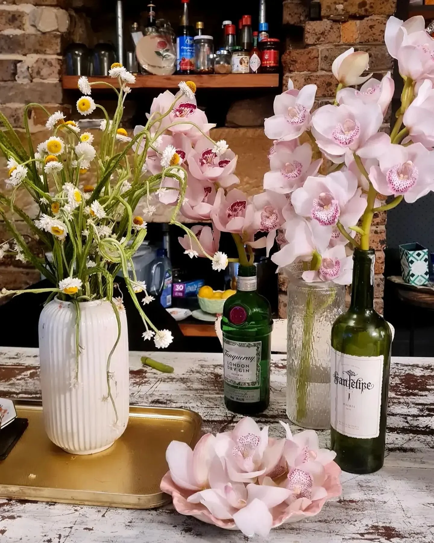 🪷
Spend money on flowers. I am your financial planner.
Love Carmonn
#flowers #itsnotawaste #shutupandgospendypurmoneyonuber #pomegranate
#roses #carmonnfrench #gin #pink #Sydney #moths #dogs