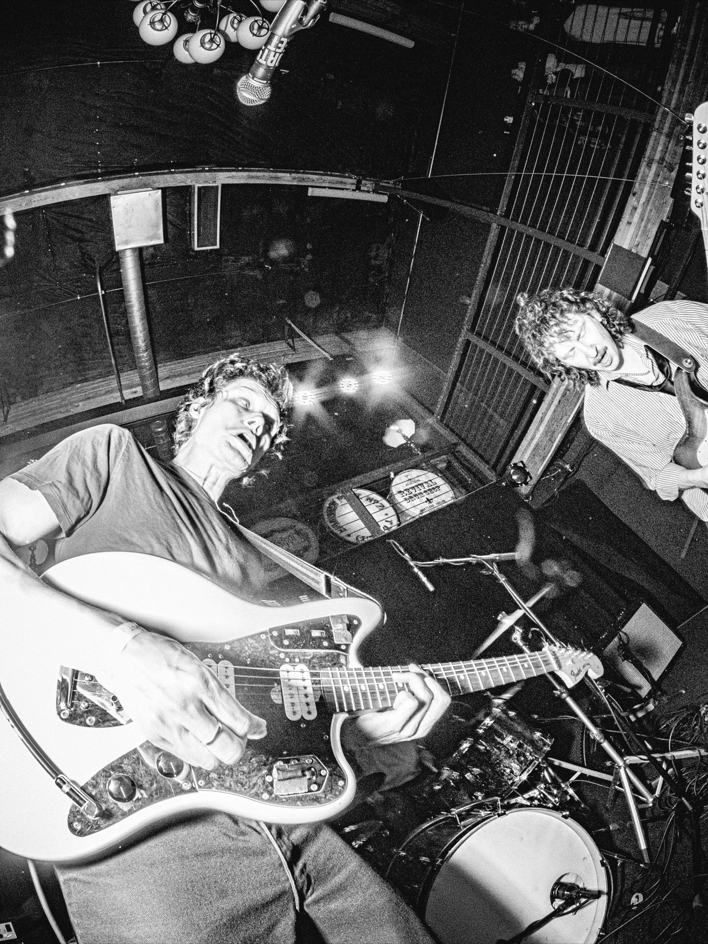 TOMORROW AT LOLLIPOP 🏁 TIX ARE GETTING LOW🏁 Playing the rock music very much loud with @niis.losangeles and @keddiesresort.usa. Doors at 8:30 / Music at 9. Sending you off into the Halloween weekend right 💀
📸: @thelonius_punk