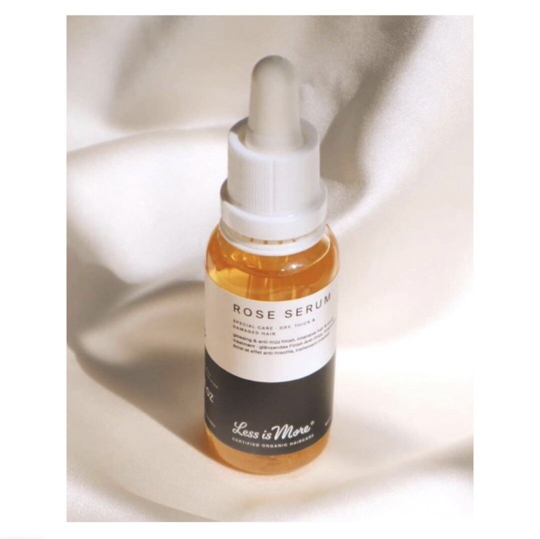 Gloss and anti-frizz finish. Intensive care for hair and scalp. Oil serum based on certified organic Rose Hip seed oil, Jojoba oil, Apricot kernel oil and Coconut oil.

Multi-tasking: May be used for skin too.

photo by @glanzcare 
repost @lessismore