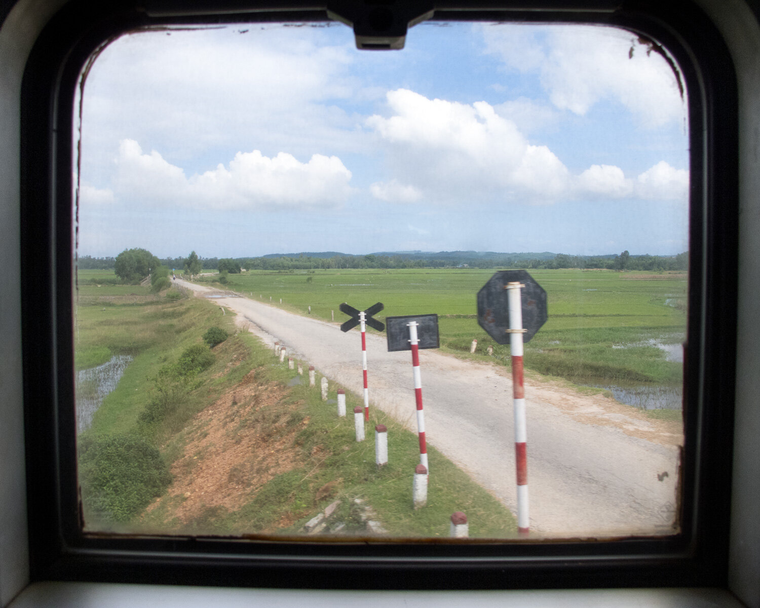 om_vietnam_trainwindow_10.jpg