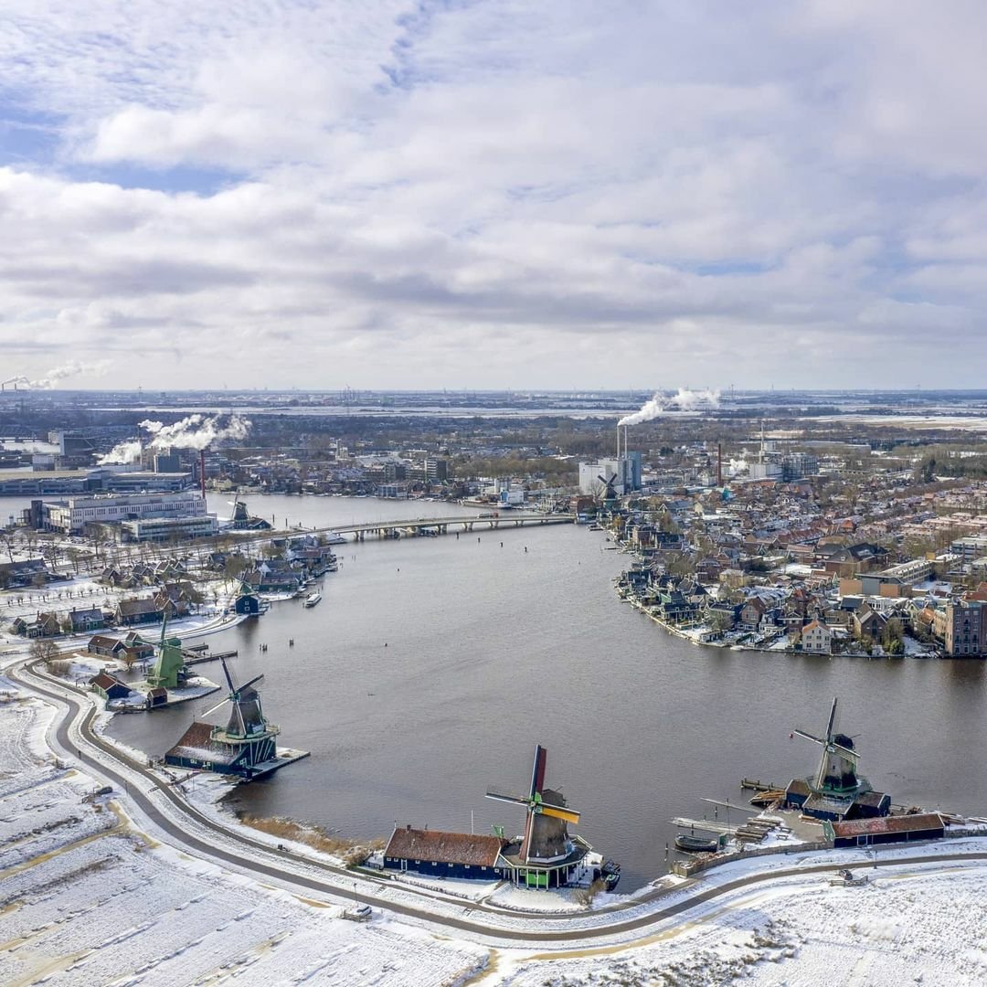 luchtfoto Zaanse schans in winter
