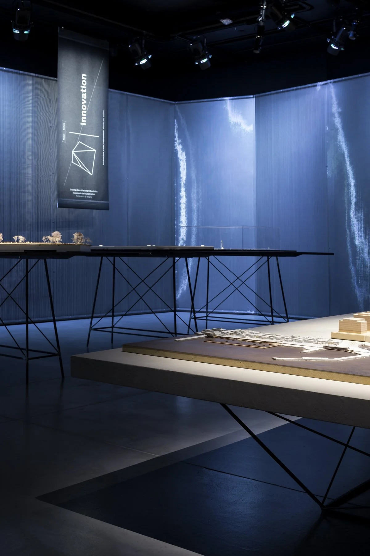 MOSTRE_ARMANI_fōndaco studio_armani_©Francesca Ioveneweb-7010.jpg