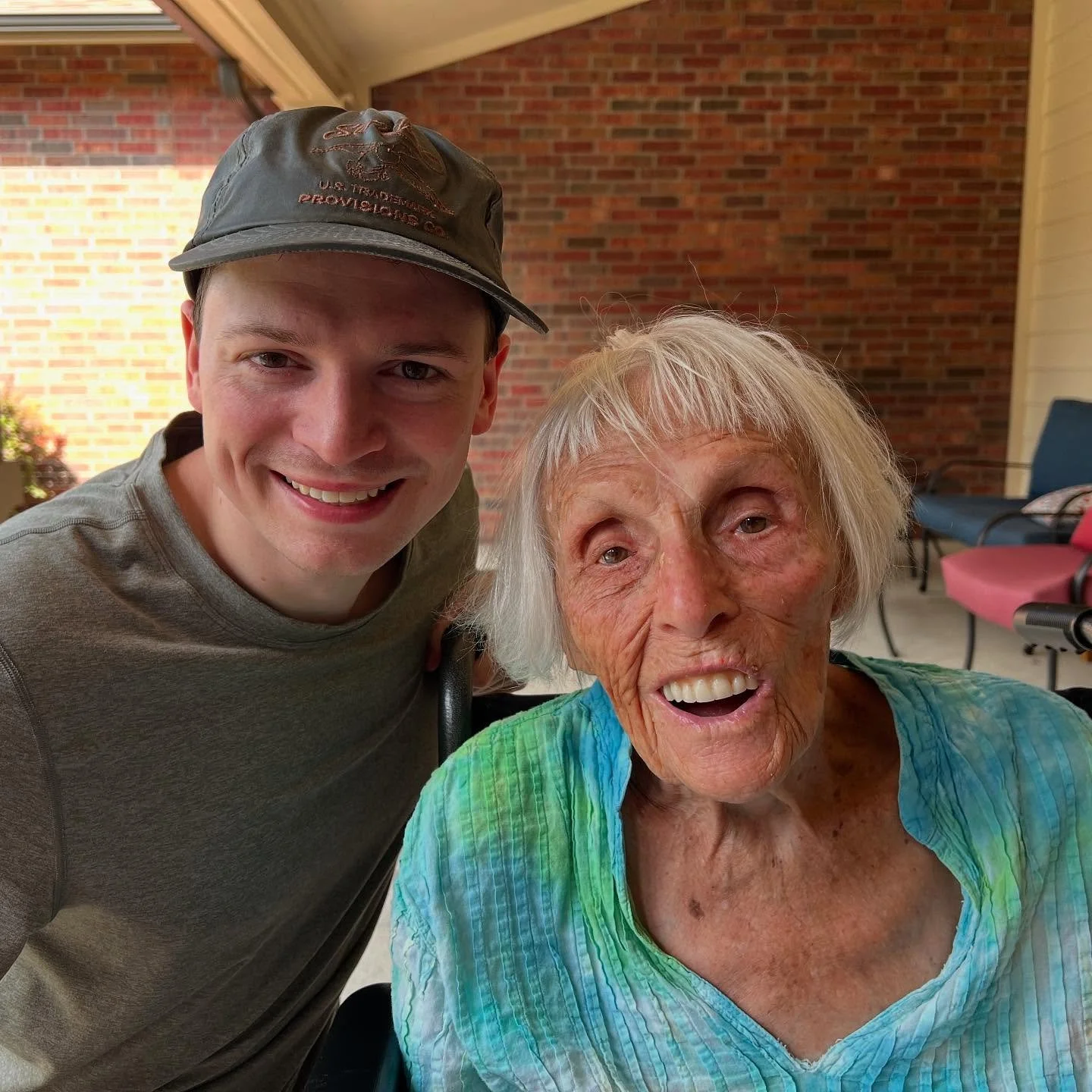 Calder was in town and we went to see Gramma/Mom/Joanne. Then Jody showed up, too!!