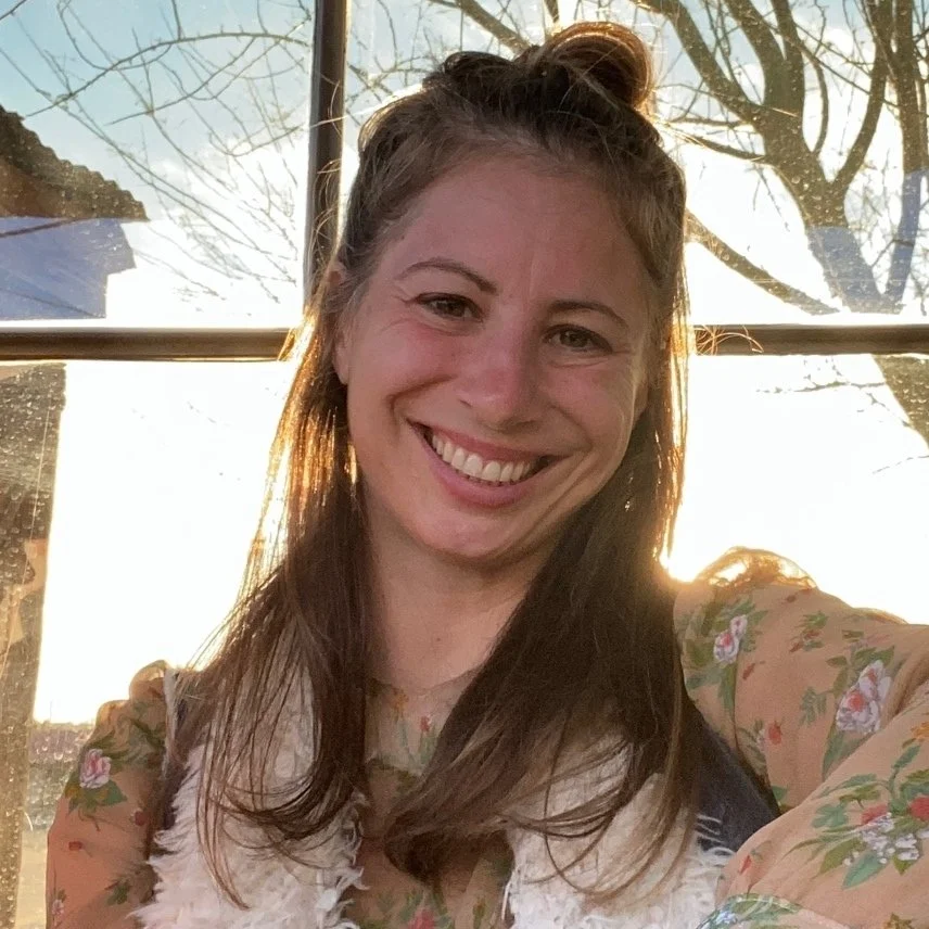 zoe gillis headshot.JPG