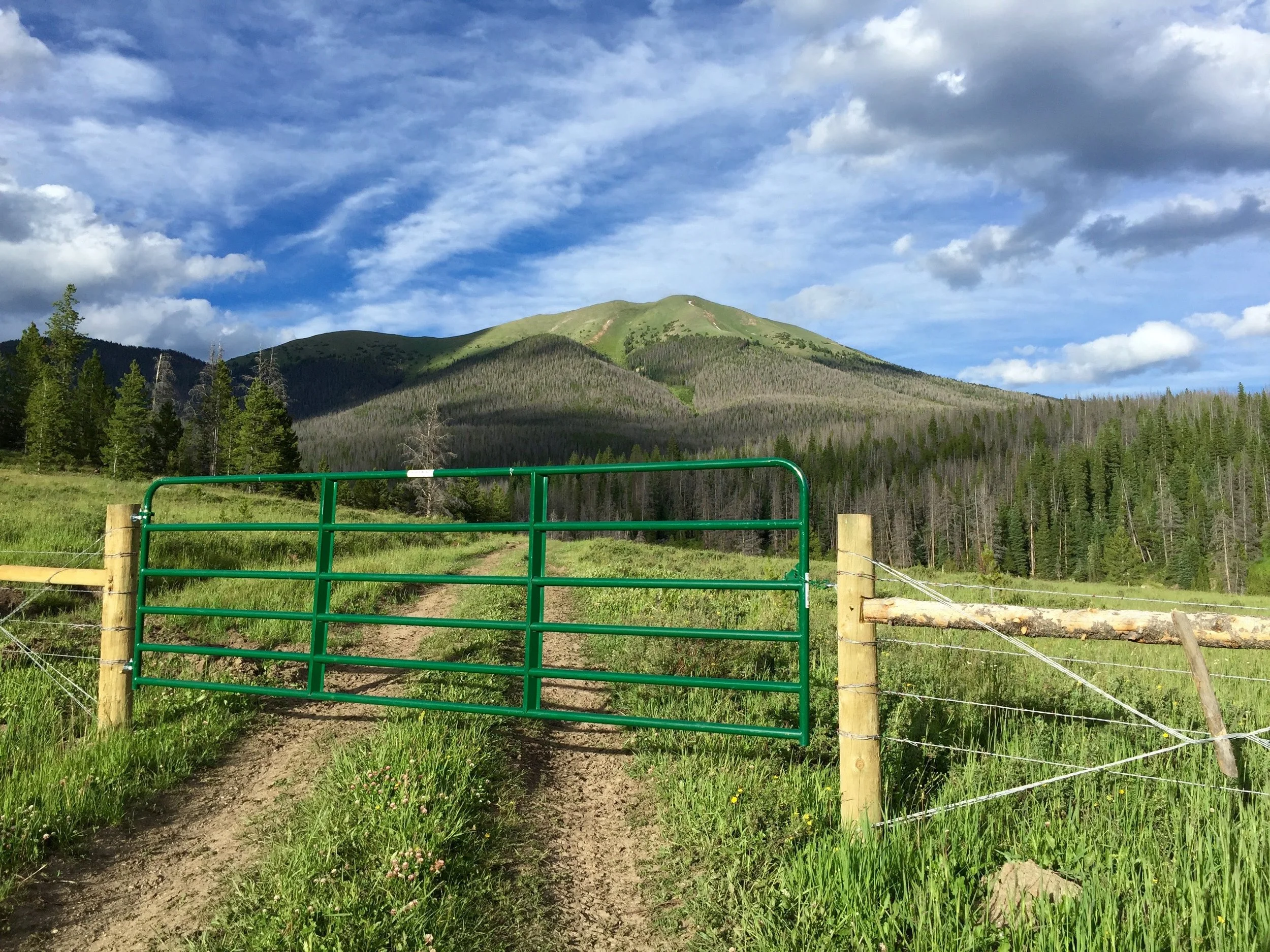 Cascade Mtn Gate.jpg