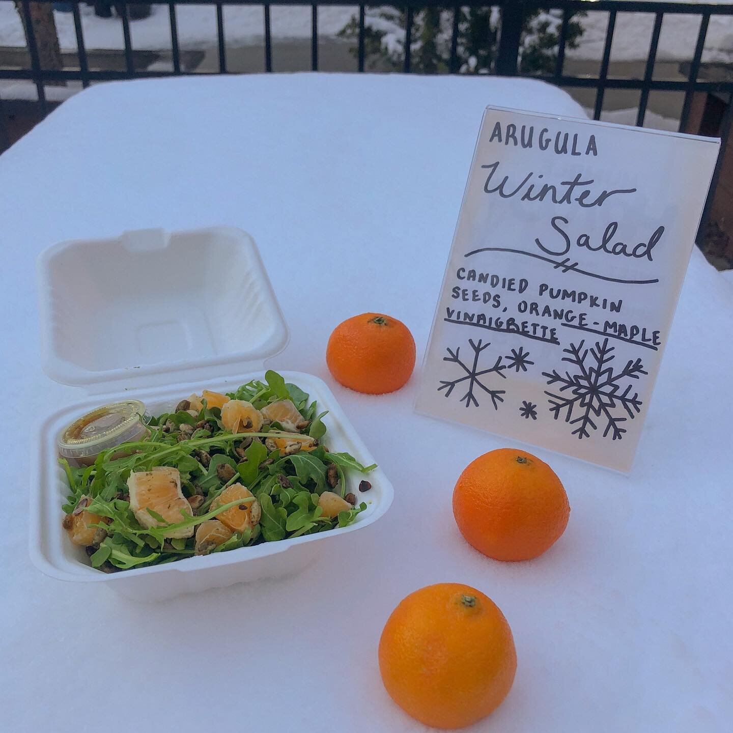 Our winter salad is here:
A delicious mix of arugula, candied pumpkin seeds, mandarins and an orange-maple vinaigrette!