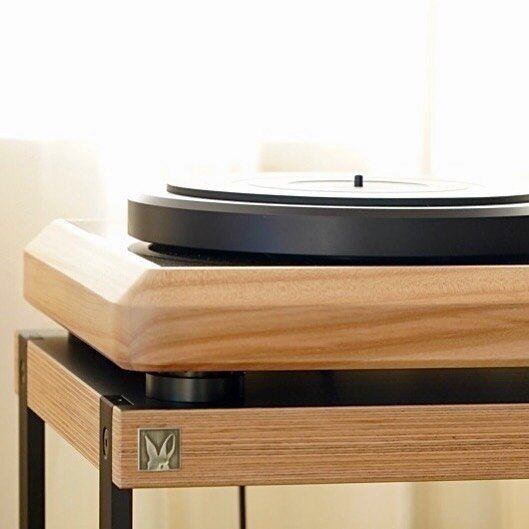 [PRIMARYCONTROL Kinea]&hellip; not maybe, but the best turntable we know of at this price point and beyond. This one in particular is spinning in our beaudioful STUDIO and sounds incredibly beautiful.
.
Nicht nur vielleicht der beste Plattenspieler d