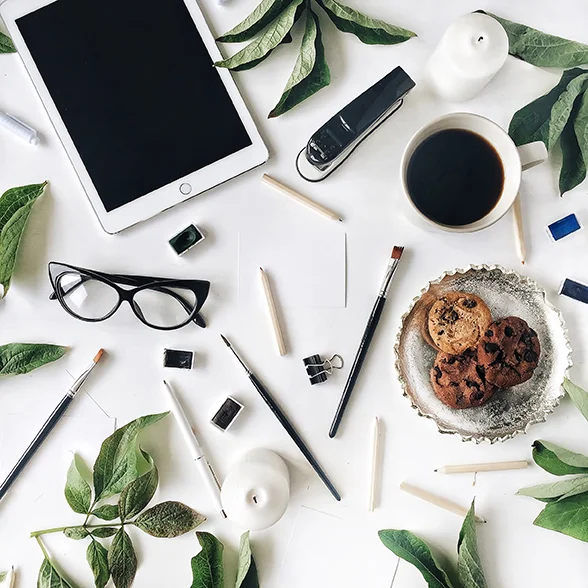 depositphotos_111567286-stock-photo-flat-lay-composition-for-bloggers.jpg
