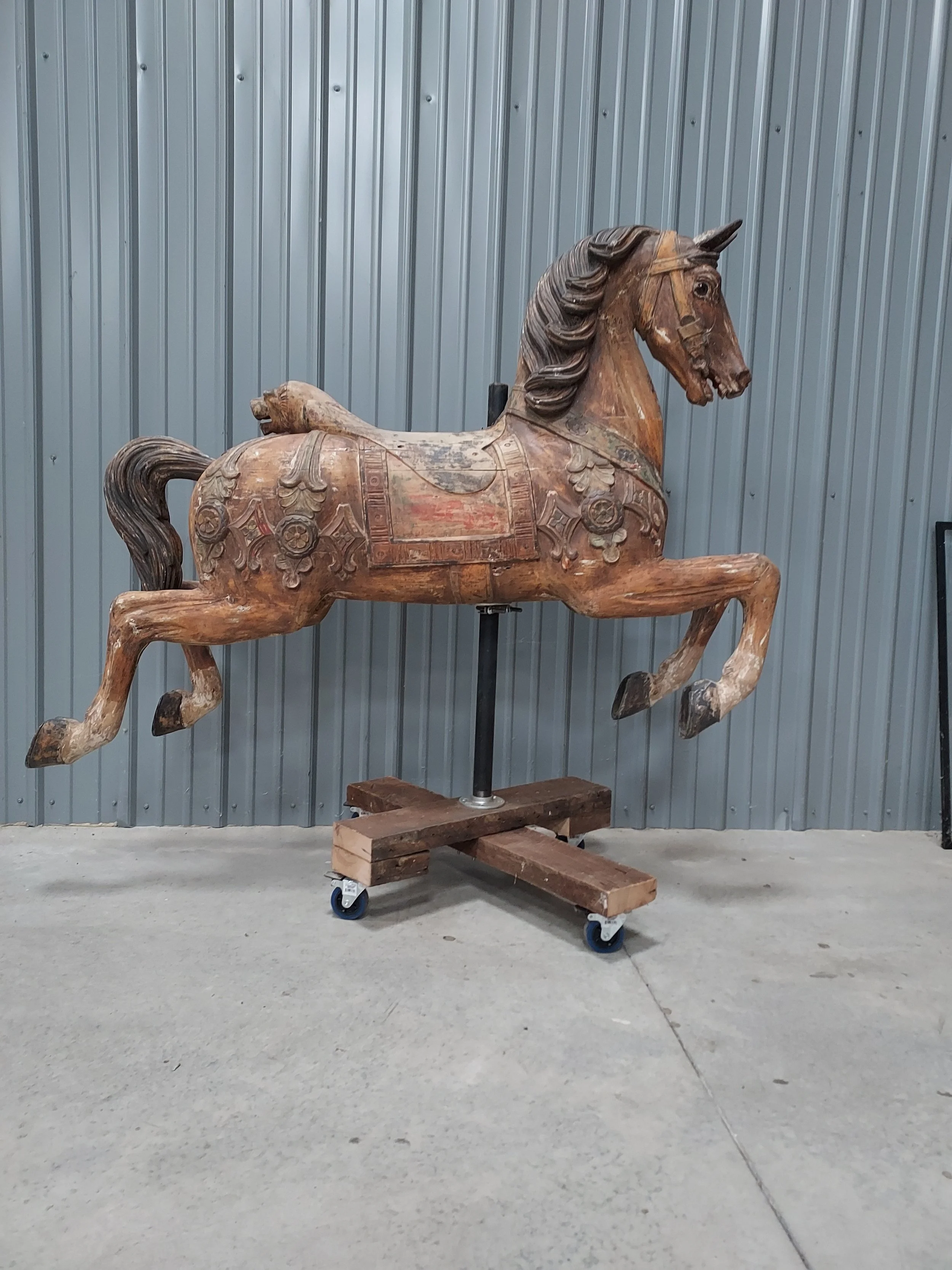 garage horse full.jpg
