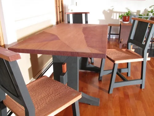 TABLE AND CHAIRS-END VIEW