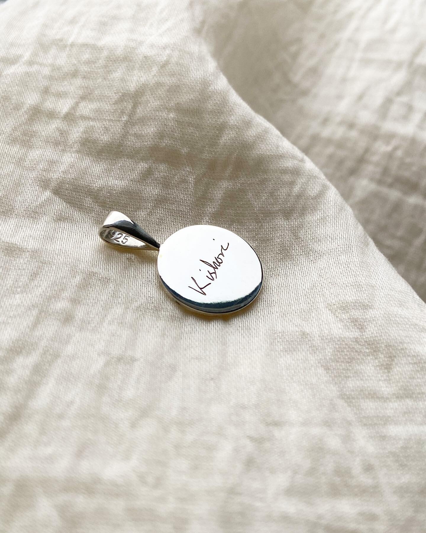 A beautiful handwritten engraving on the solid disc pendant 🤍 

Website updates are on their way and more options to personalise these pendants will be available soon! In the meantime, please get in touch if you&rsquo;d like to personalise these sim