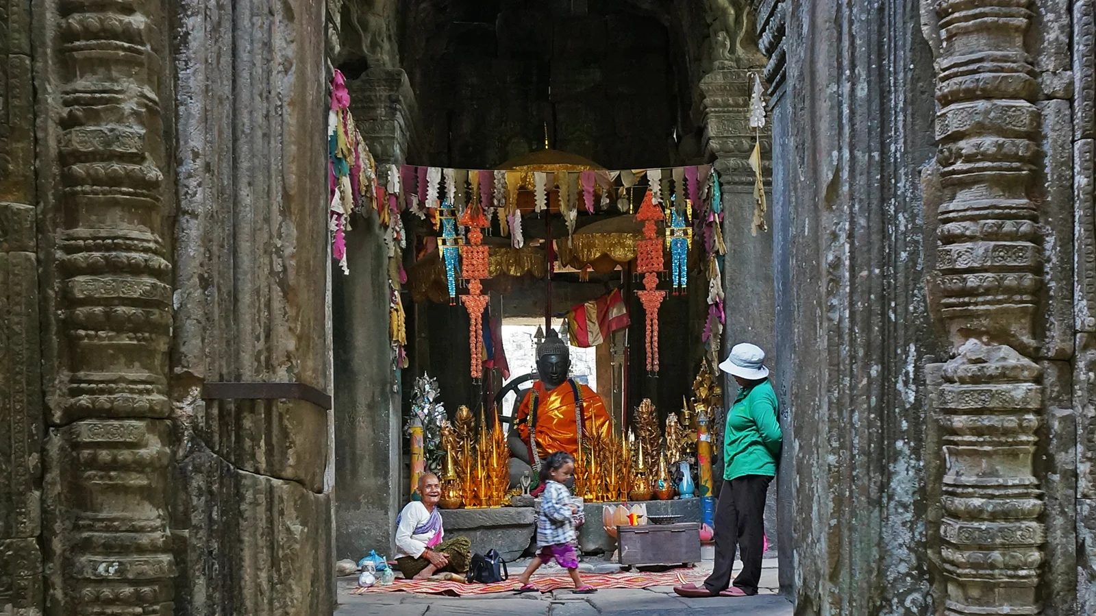 Ape_Bleakney_Cambodia_DSC03490x.jpg