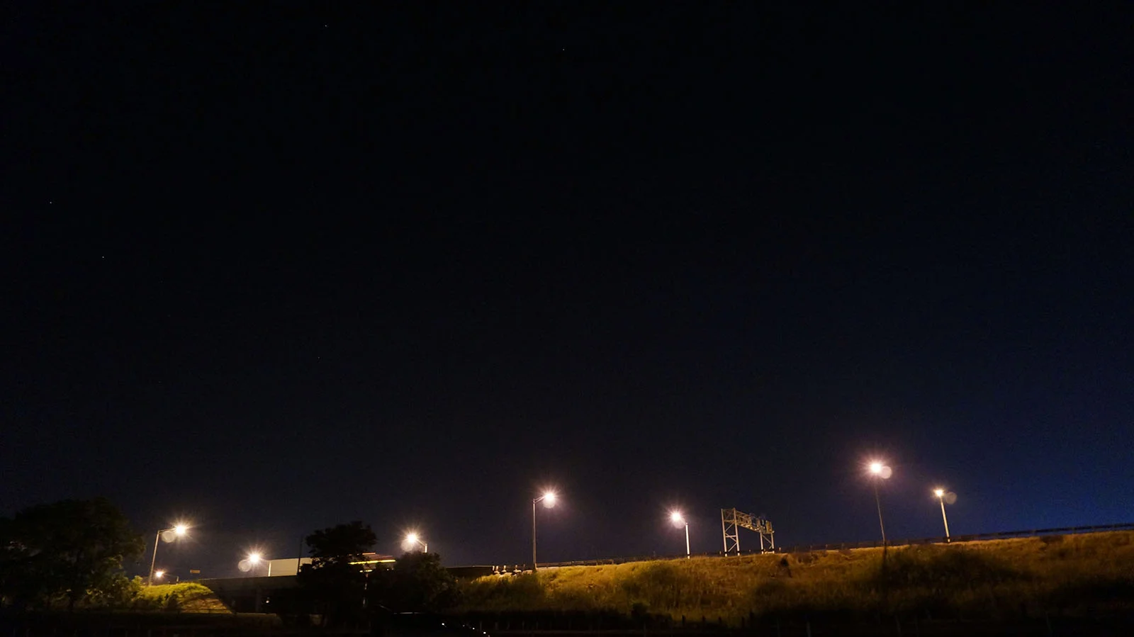 Ape_Bleakney_Suburbia_DSC01486x.jpg