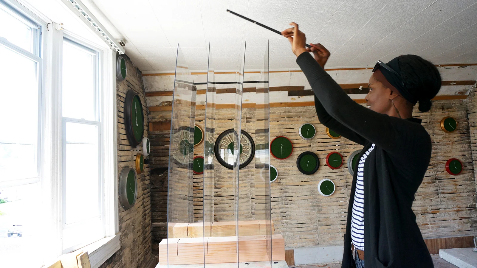 Ape_Bleakney_RoomsToLet_'Sixth Extinction (11.57)', (Artist Installing 2), 2017.jpg