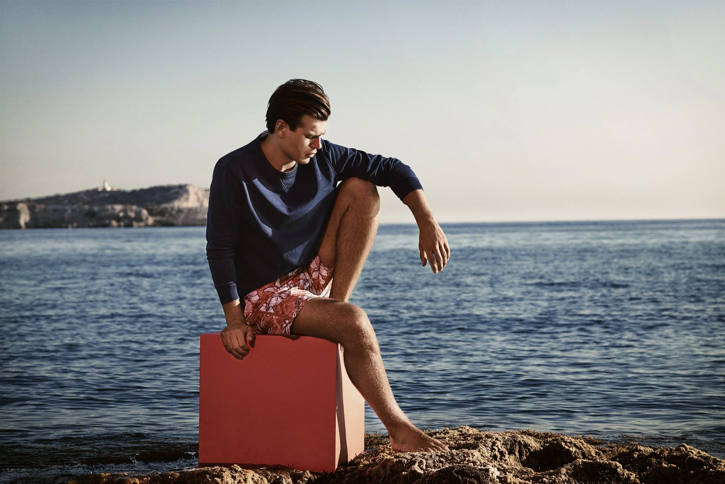 MENSWEAR_BEACH_MORNING_02_0141 2.jpg