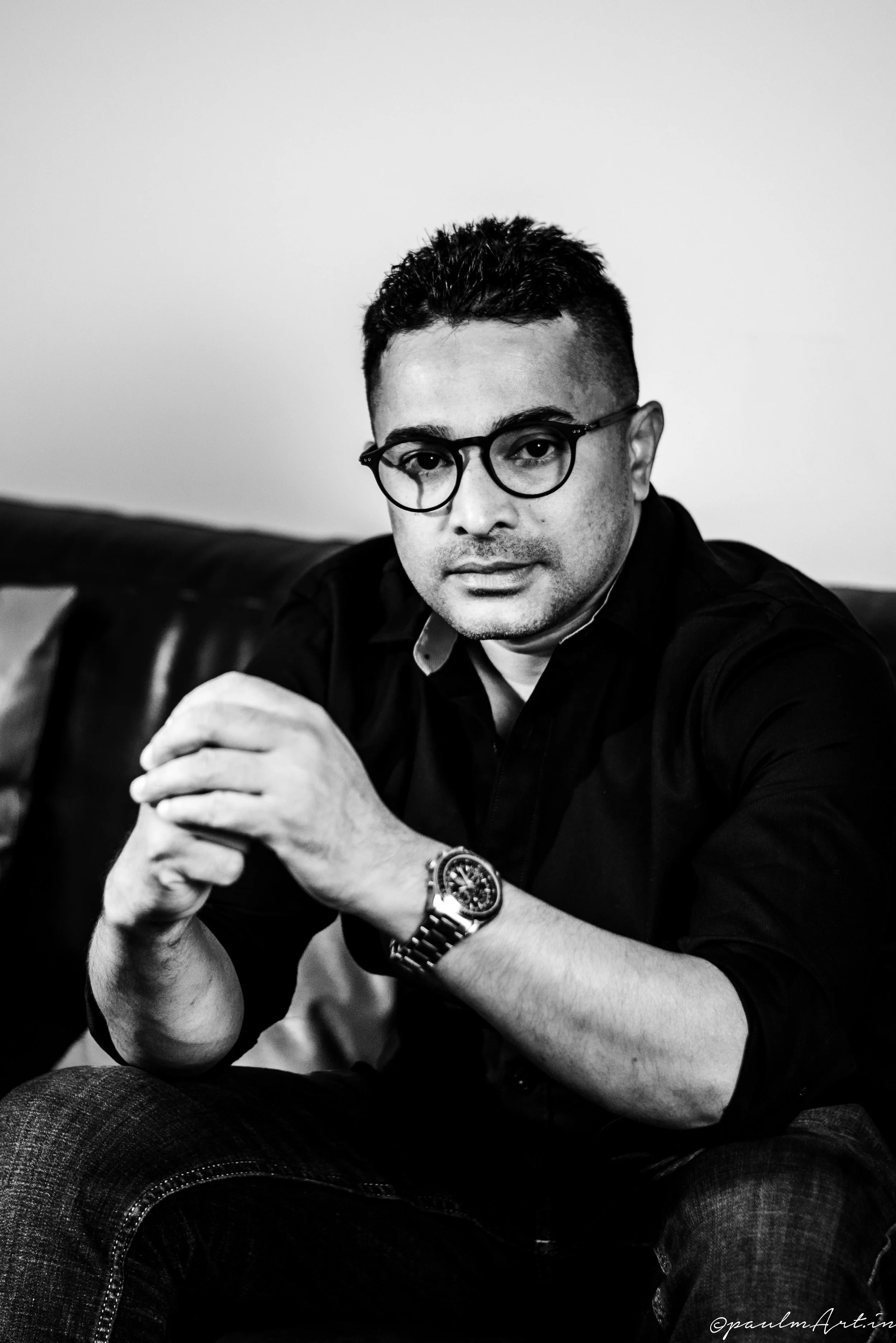 SELFIE I AM A NEW YORK BASED TECHNOLOGIST WITH A PASSION FOR ART. I DRAW, I PAINT, I PHOTOGRAPH. I WAS BORN AND RAISED IN INDIA AND LIVED AND TRAVELLED SEVERAL PLACES AROUND THE WORLD.