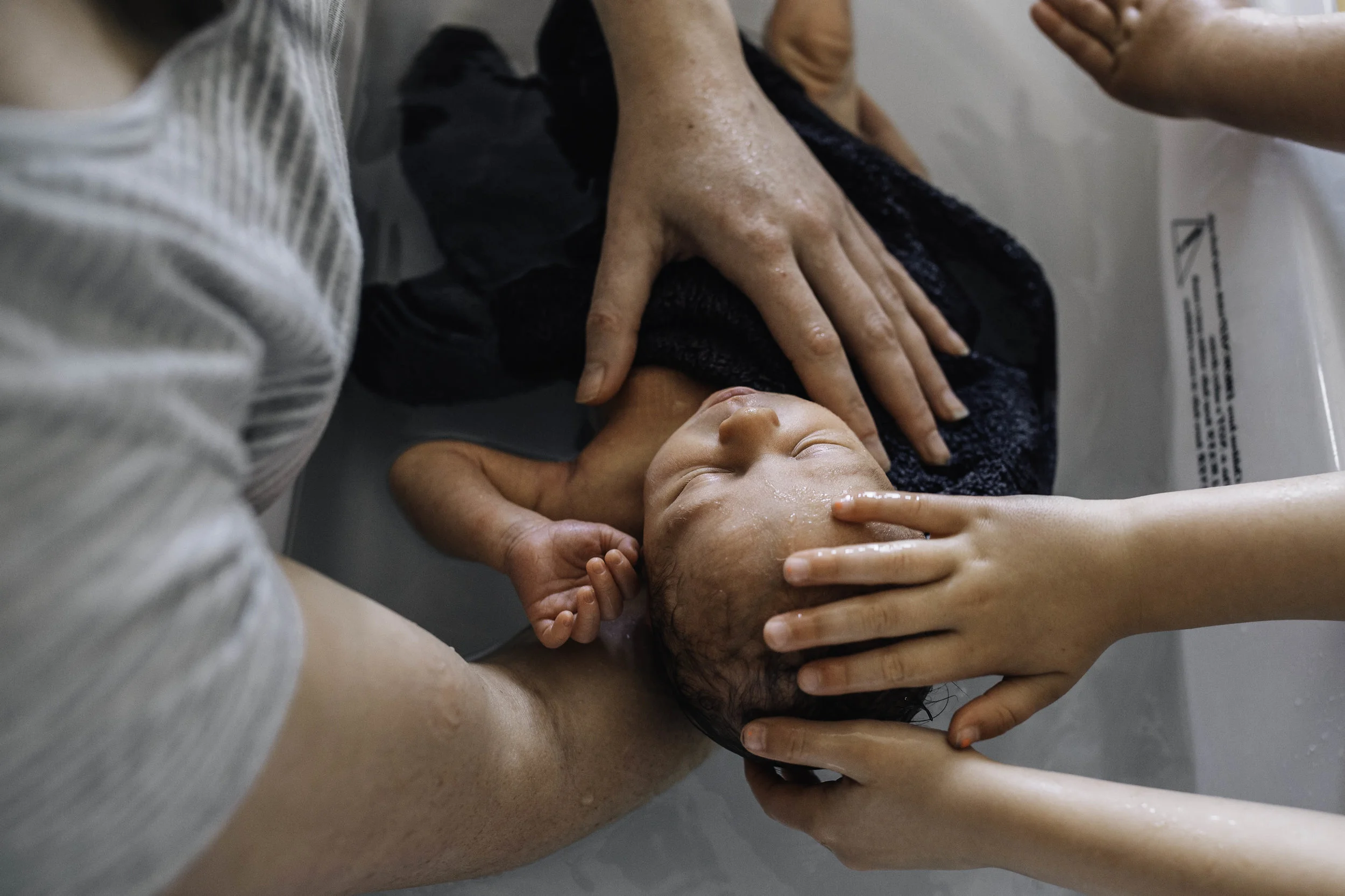 These photographs are from recent in-home Newborn Story Sessions.