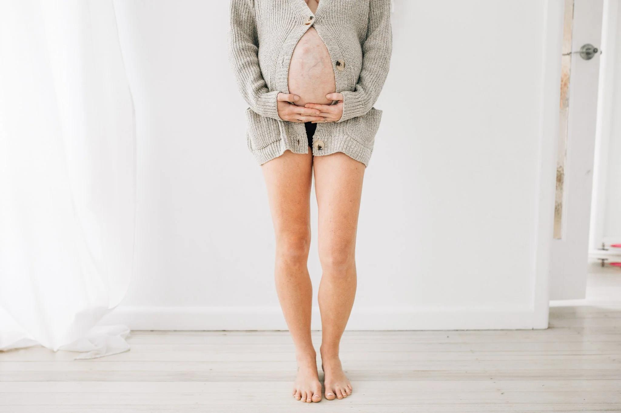 pregnant-tummy-I (1 of 1).jpg