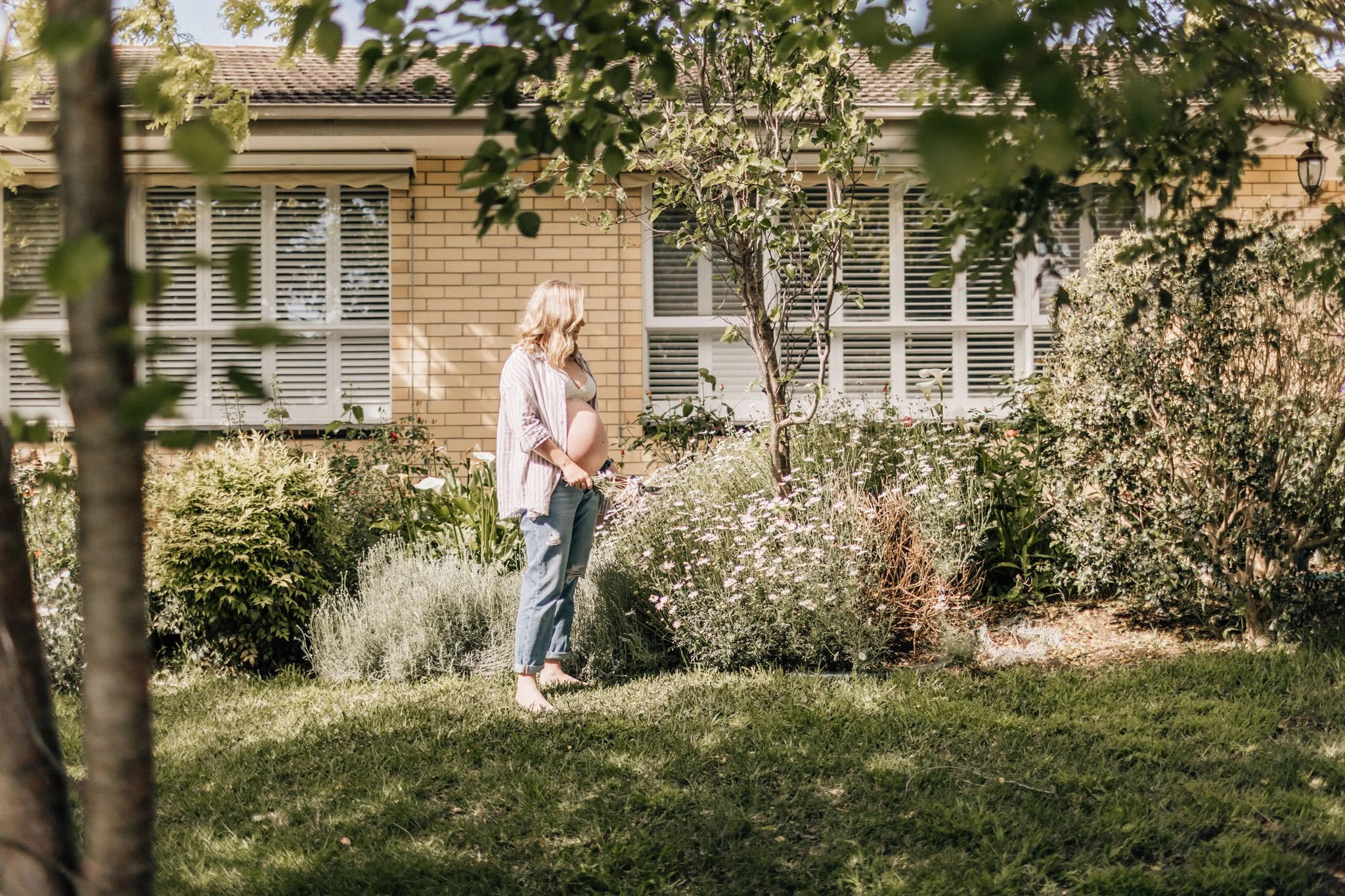 pregnant mother in geelong front garden.jpg