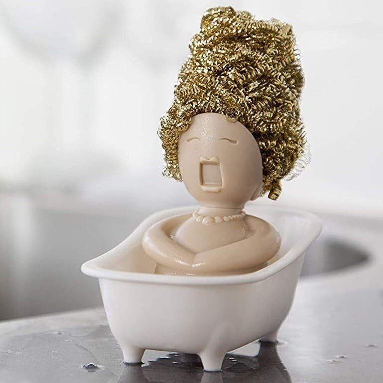 🛀 🧽 Have you seen these sponge holders that look like Opera singers doing their thing in the bathtub?! I need one 😍 Who wouldn't want to wash dishes with her sitting on the counter?! The dishes ain't over 'til the fat lady sings. Link in bio ☝️☝️☝