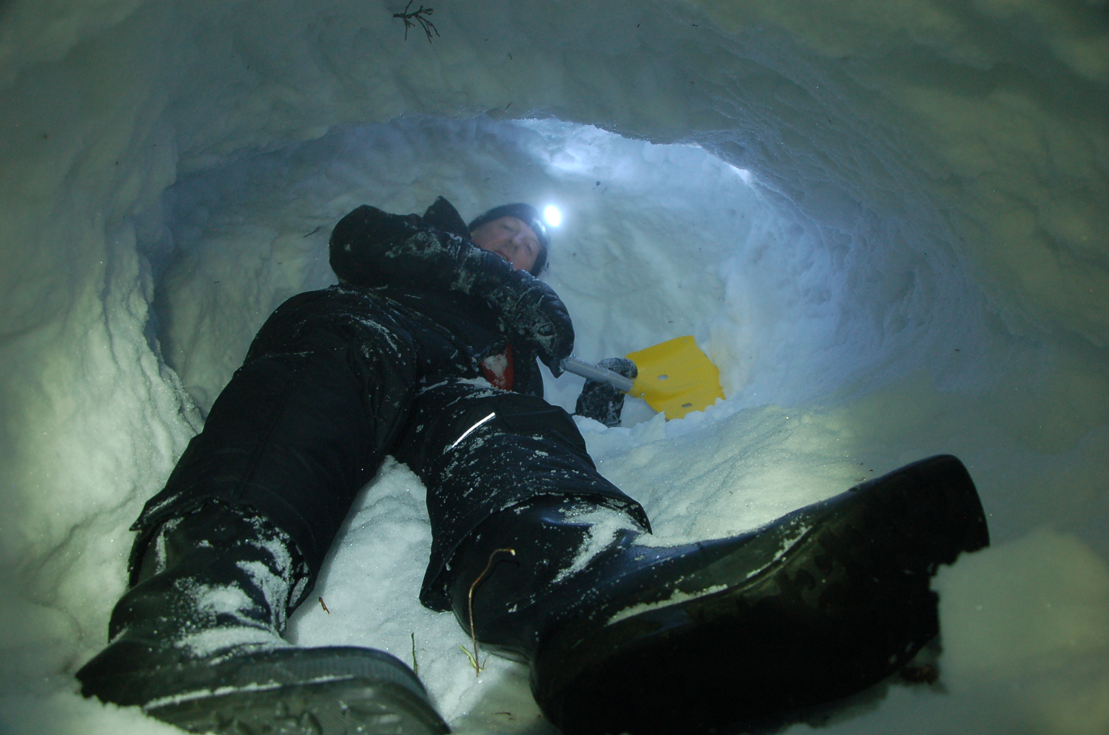 Digging a snowhole in which to sleep the night